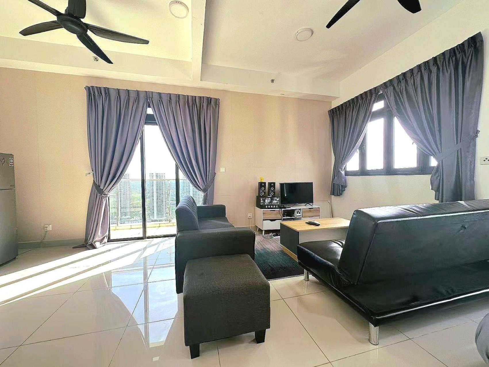 Studio Apartment With Queen Bed photo 2
