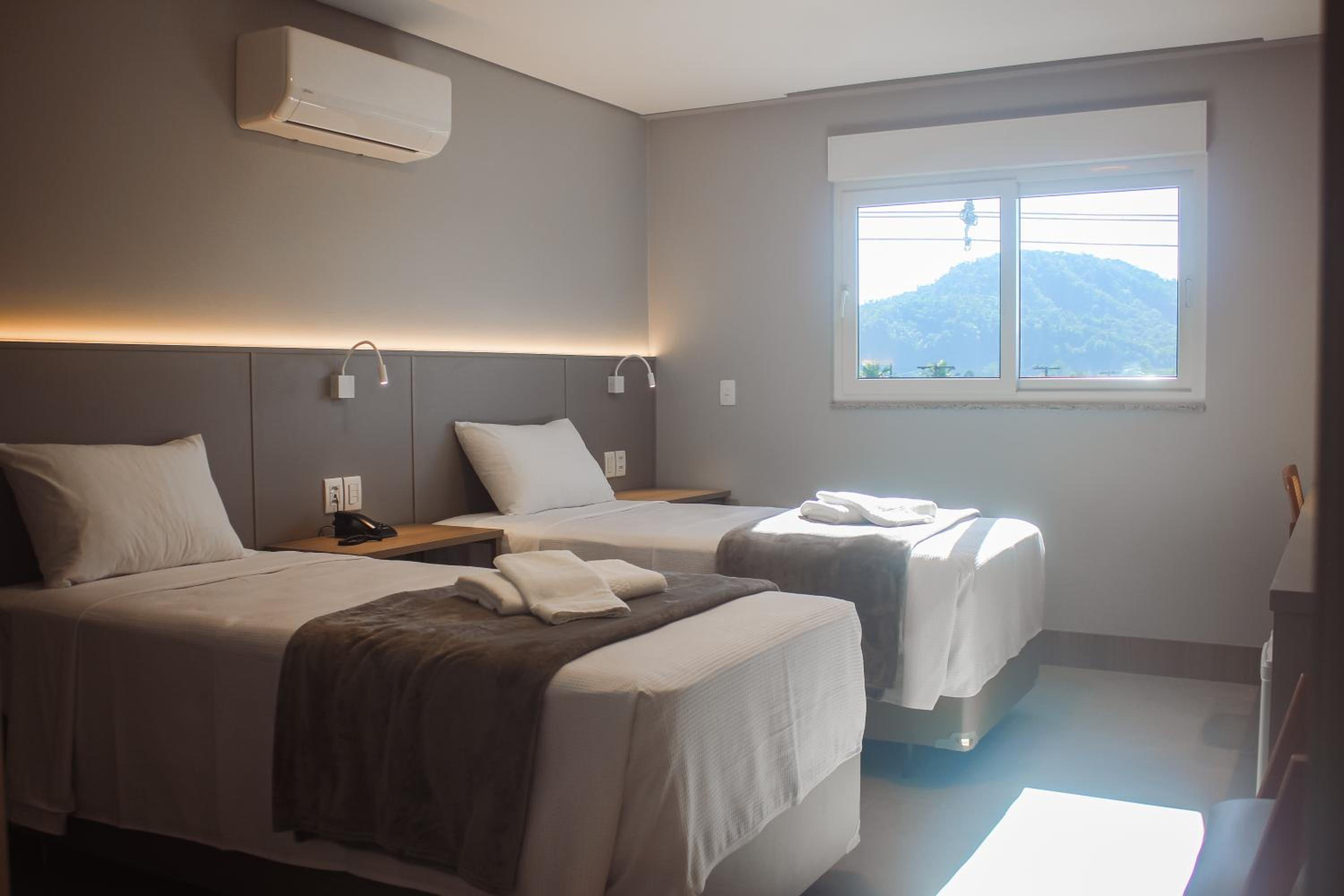 Standard Twin Room photo 2