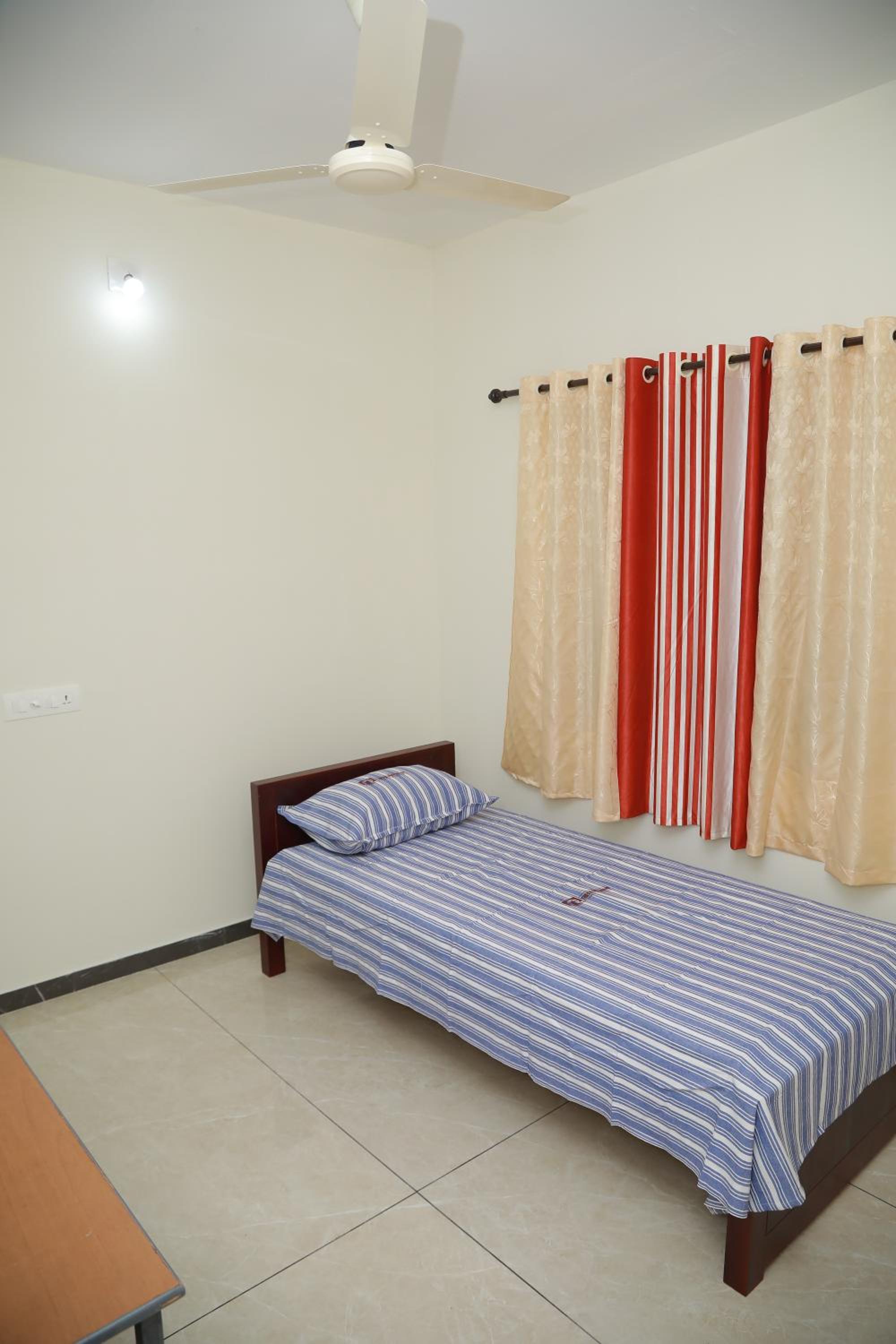Single Room photo 2
