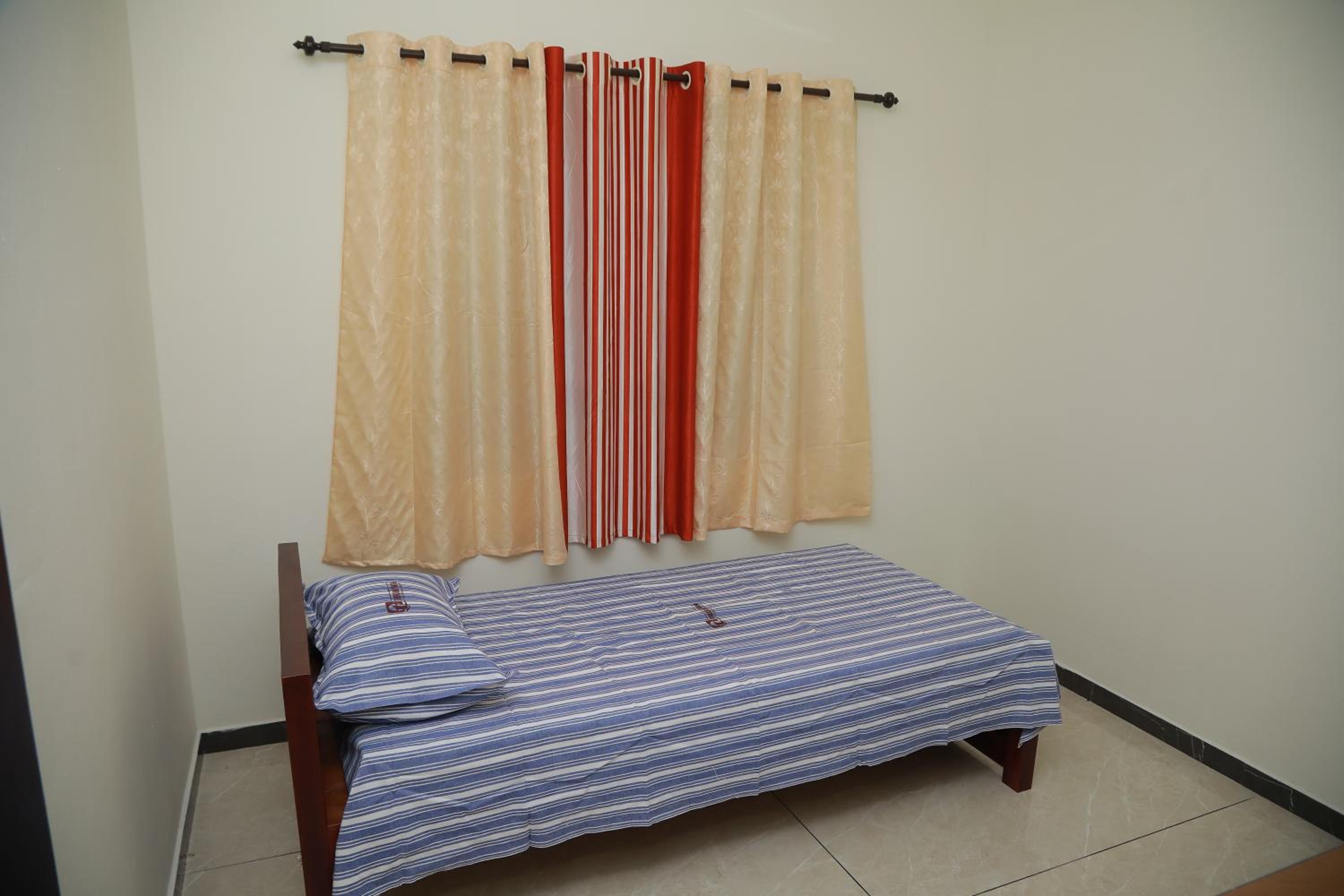 Single Room photo 3
