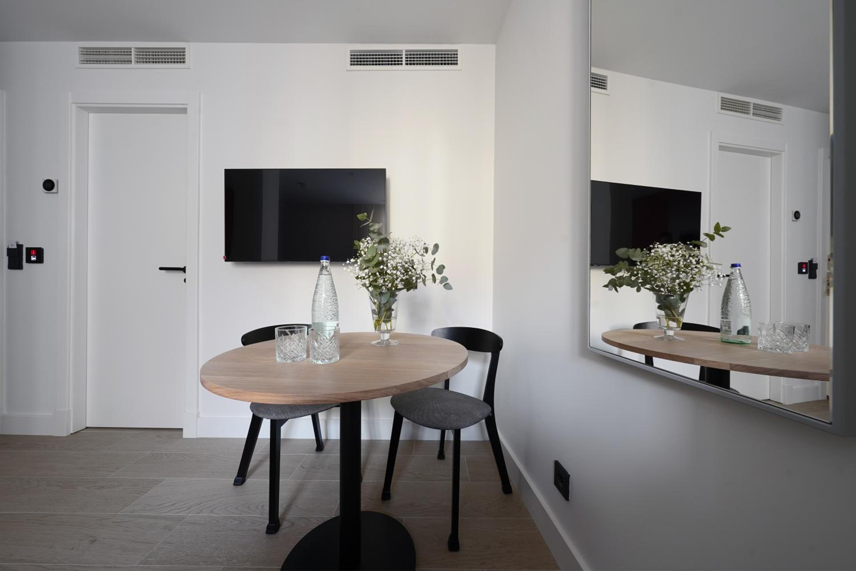 2 Bedroom Apartment with Sofa Bed photo 3