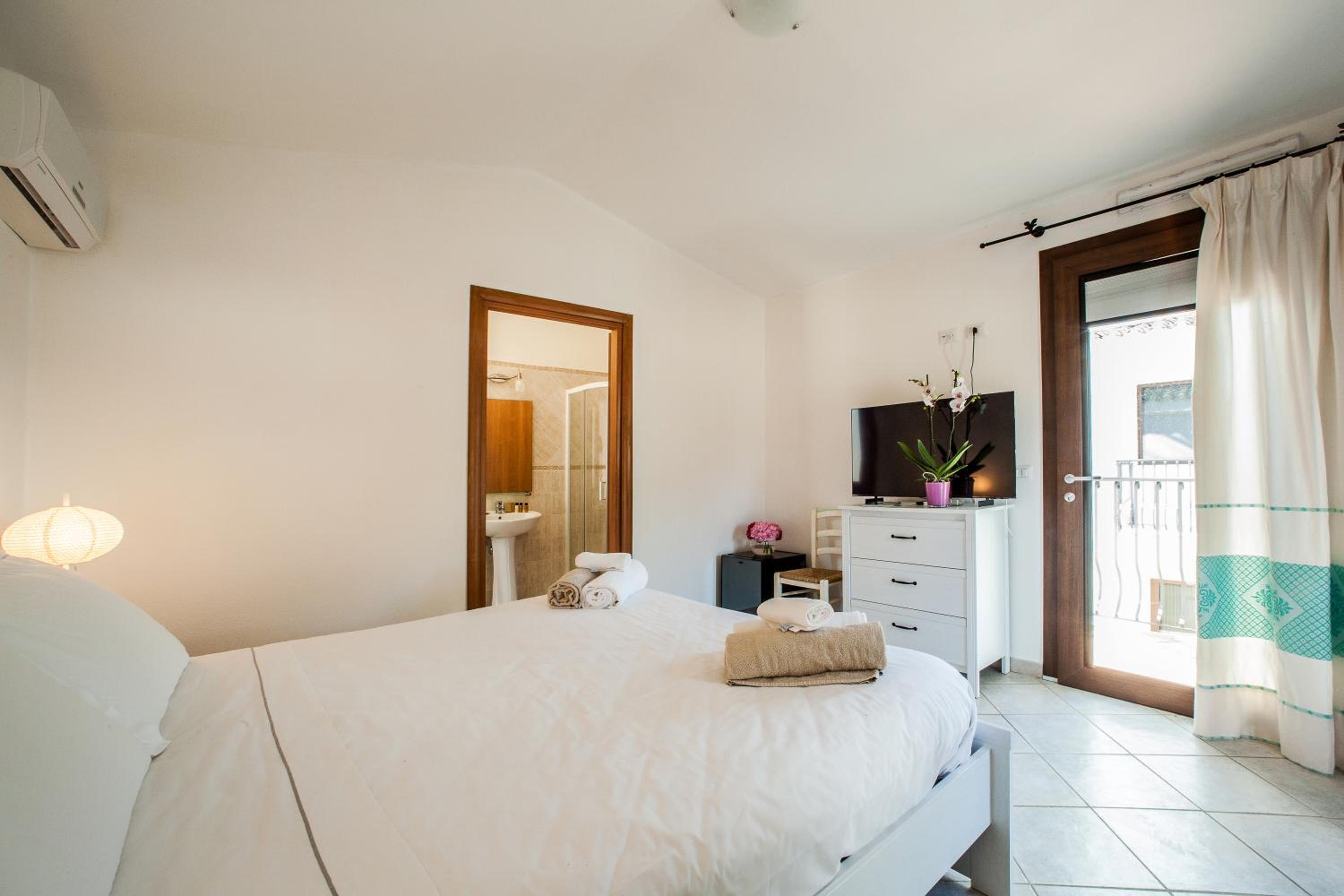 Double Room with Sea View - Photo 12