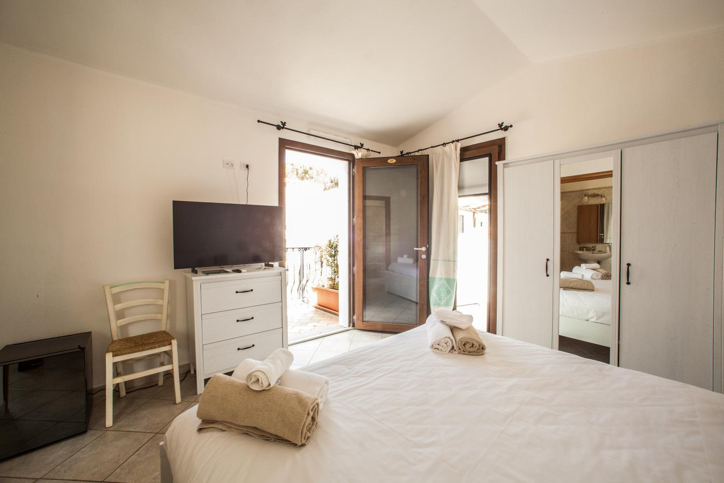 Double Room with Sea View - Photo 11