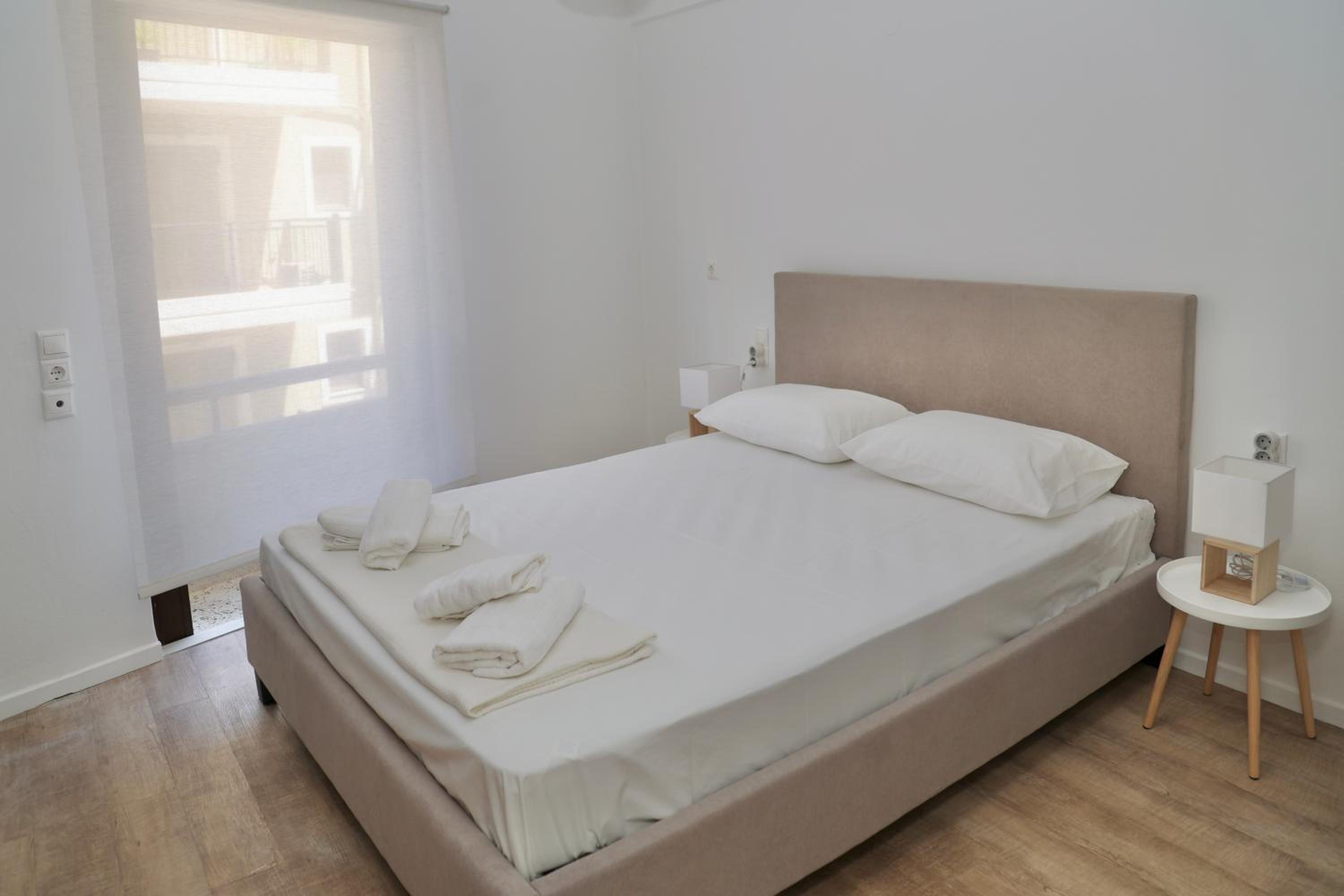 One-Bedroom Apartment photo 1