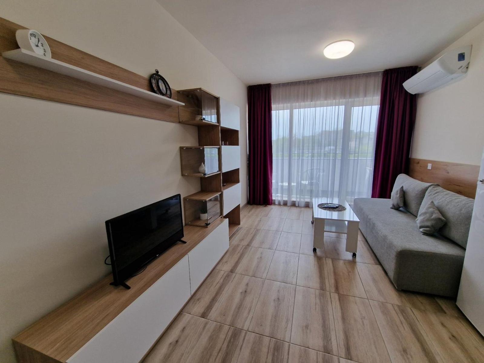 One-Bedroom Apartment photo 2