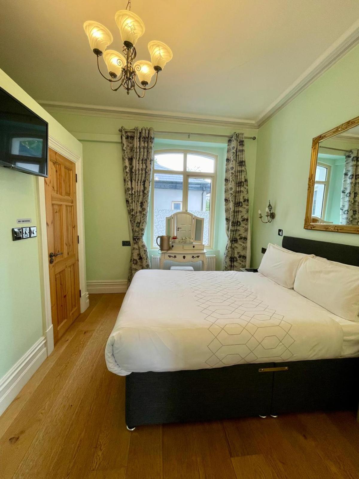 Deluxe Double Room - Photo 12