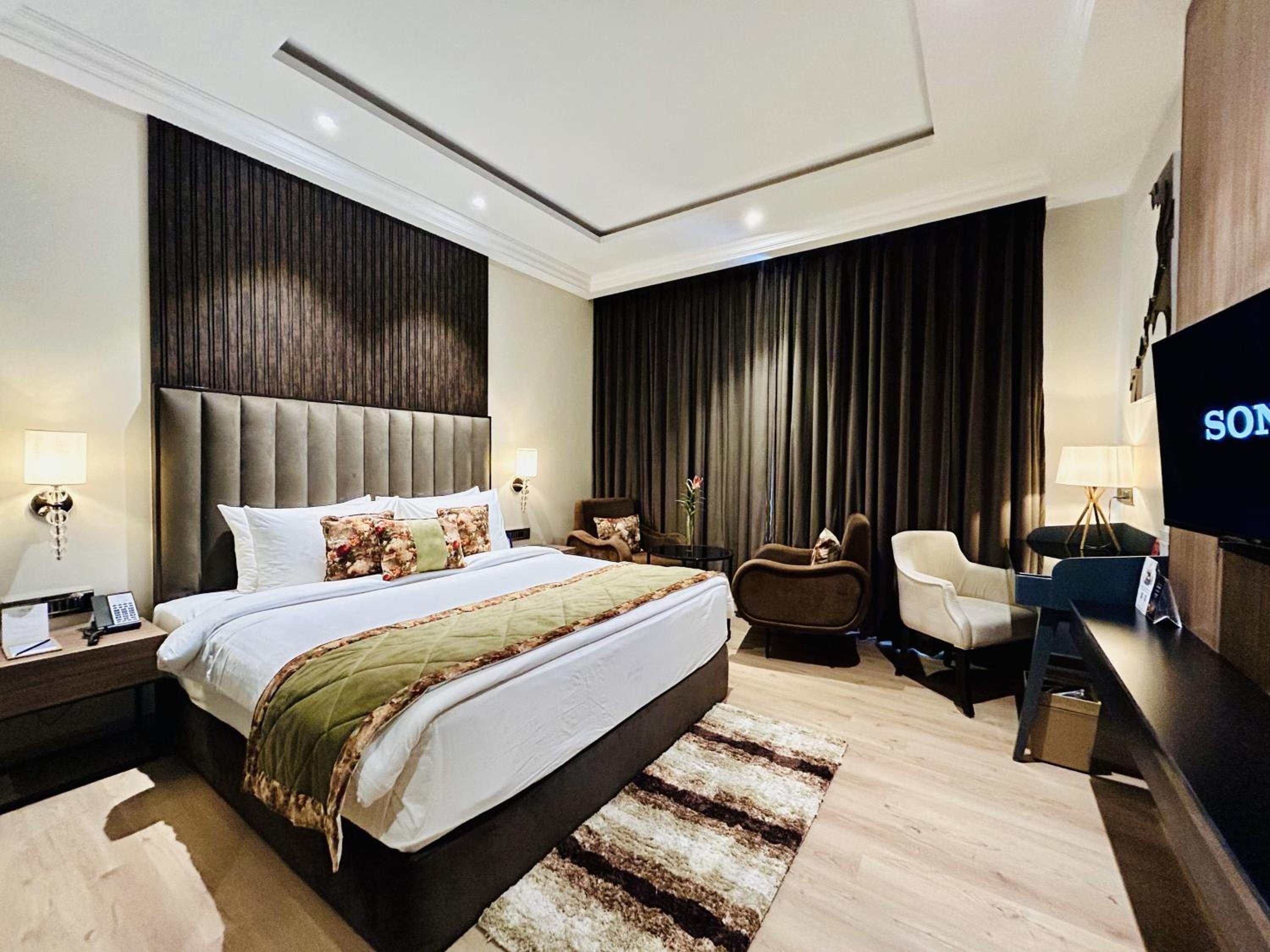 Deluxe Room - Photo 2