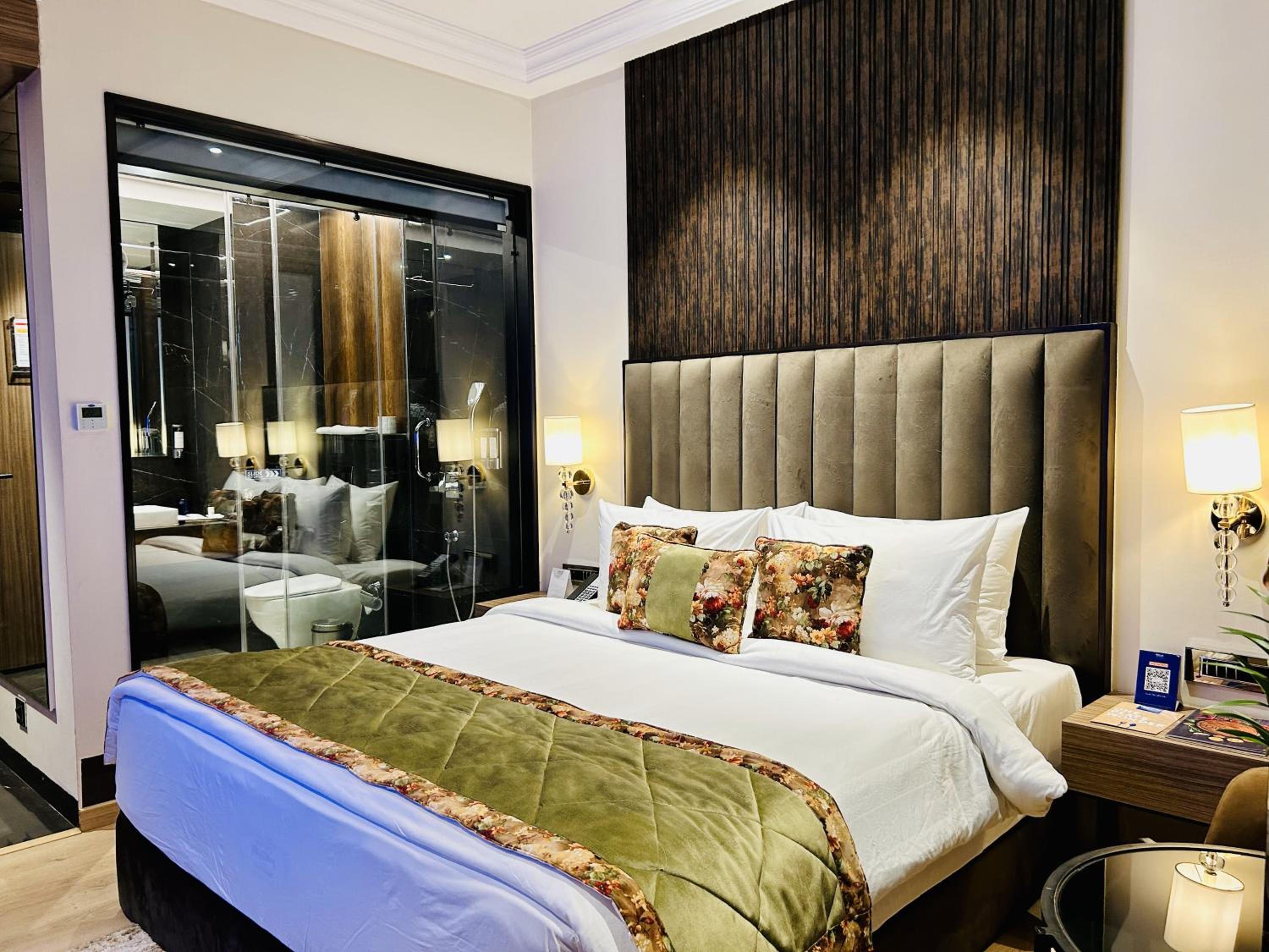 Deluxe Room - Photo 1