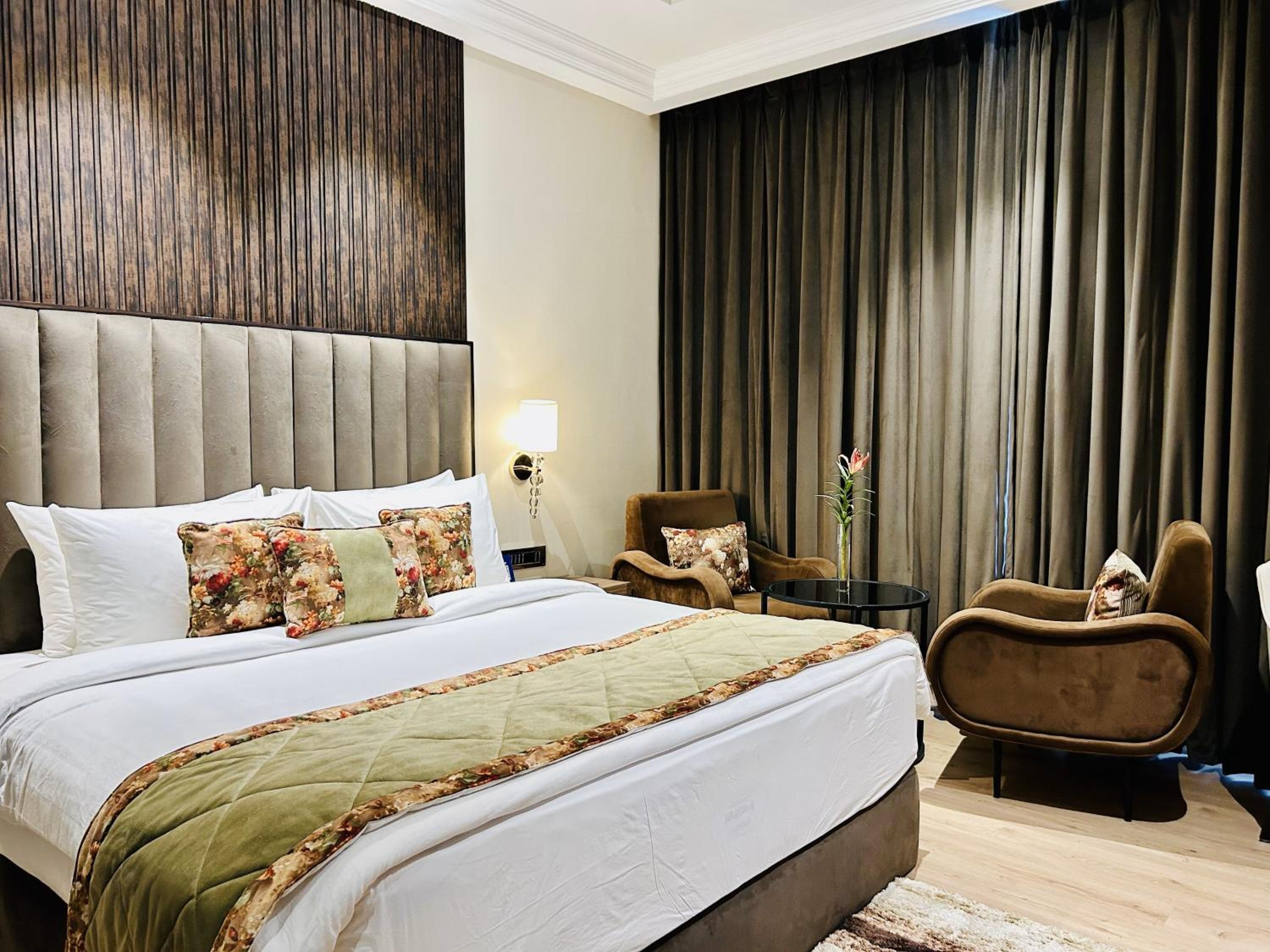 Deluxe Room - Photo 7