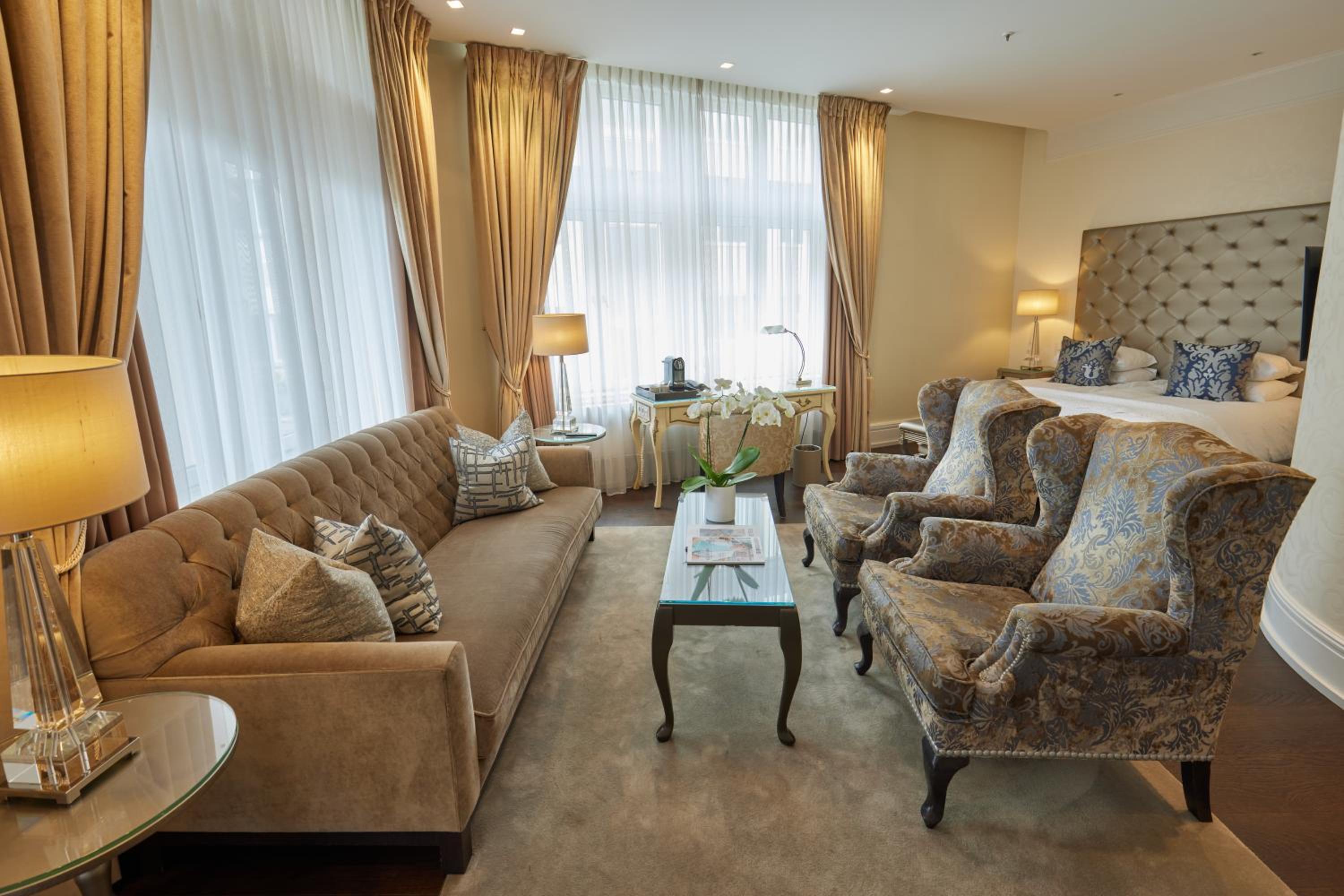 Junior Suite with Corner Balcony thumbnail 5