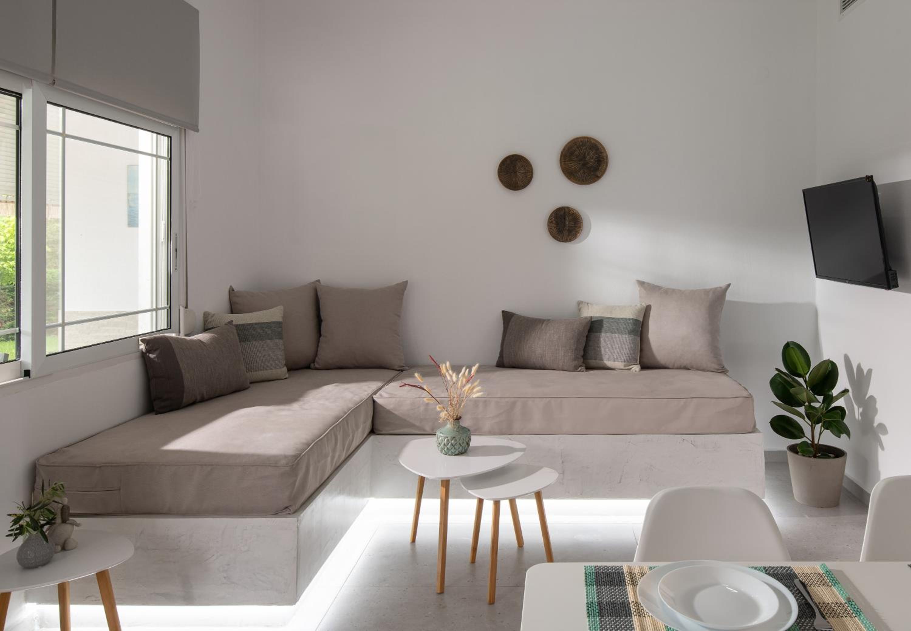 Deluxe One-Bedroom Apartment with Garden View photo 1