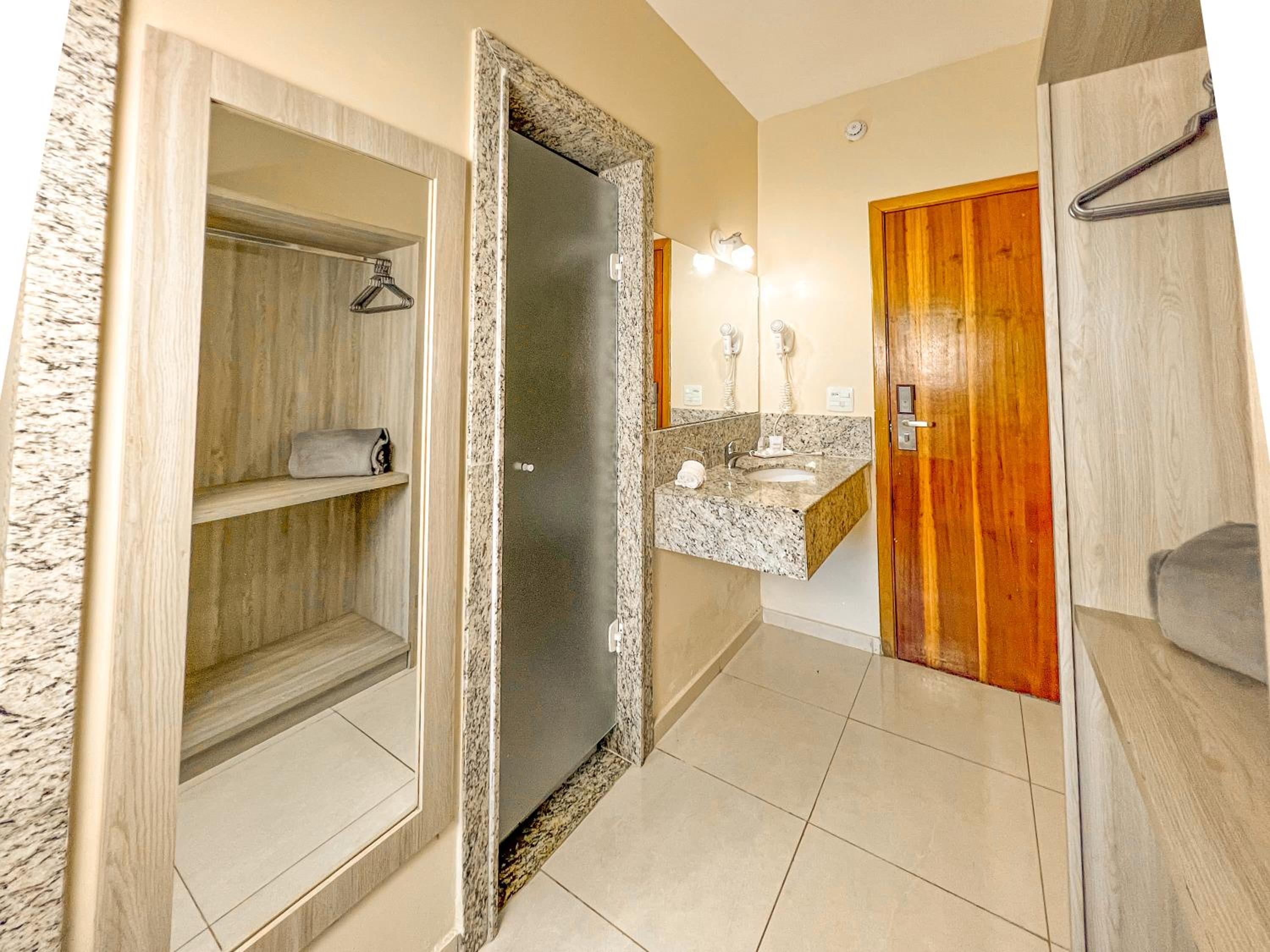 Superior Double Room thumbnail 6