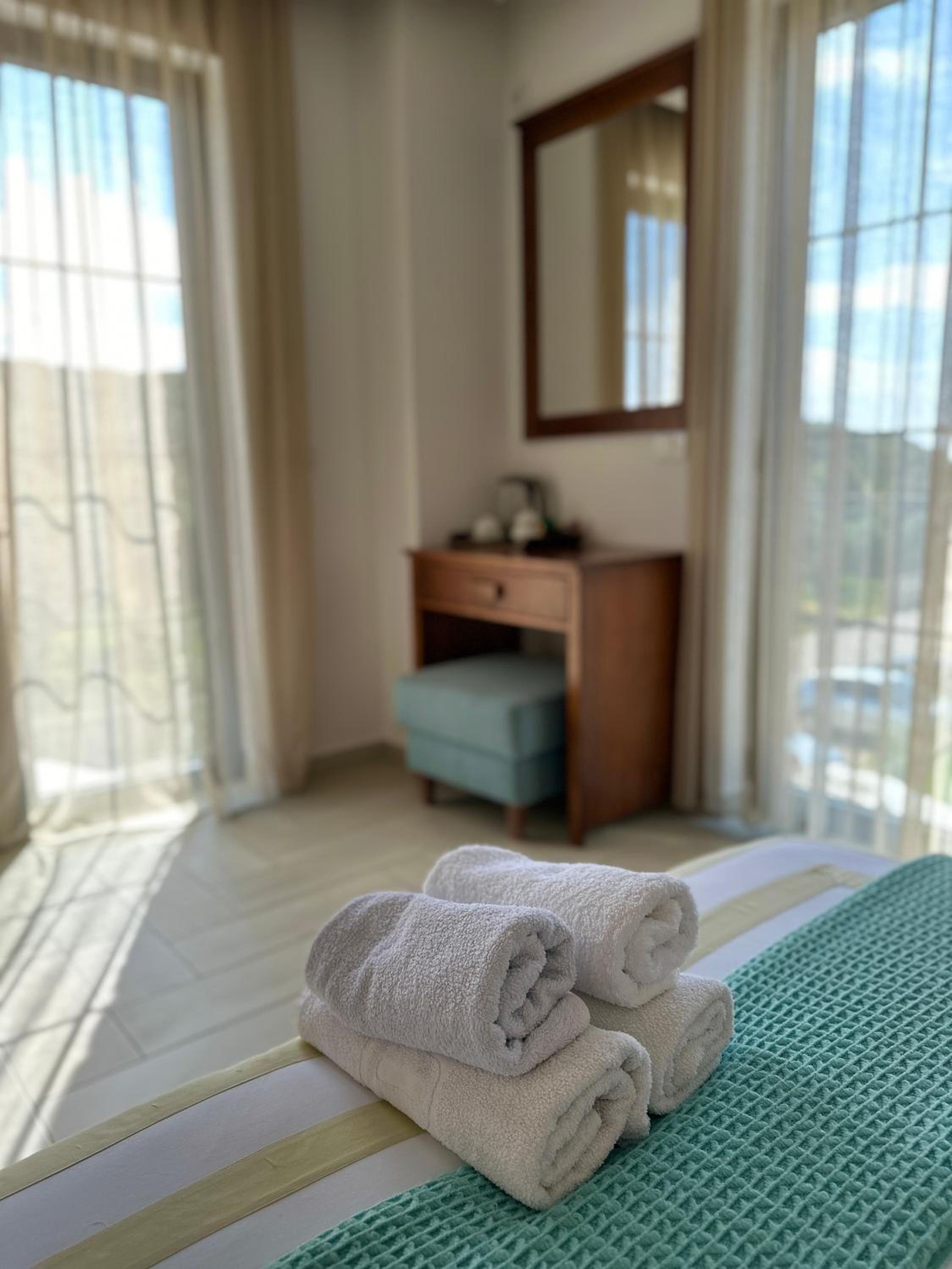 Deluxe King Suite photo 2