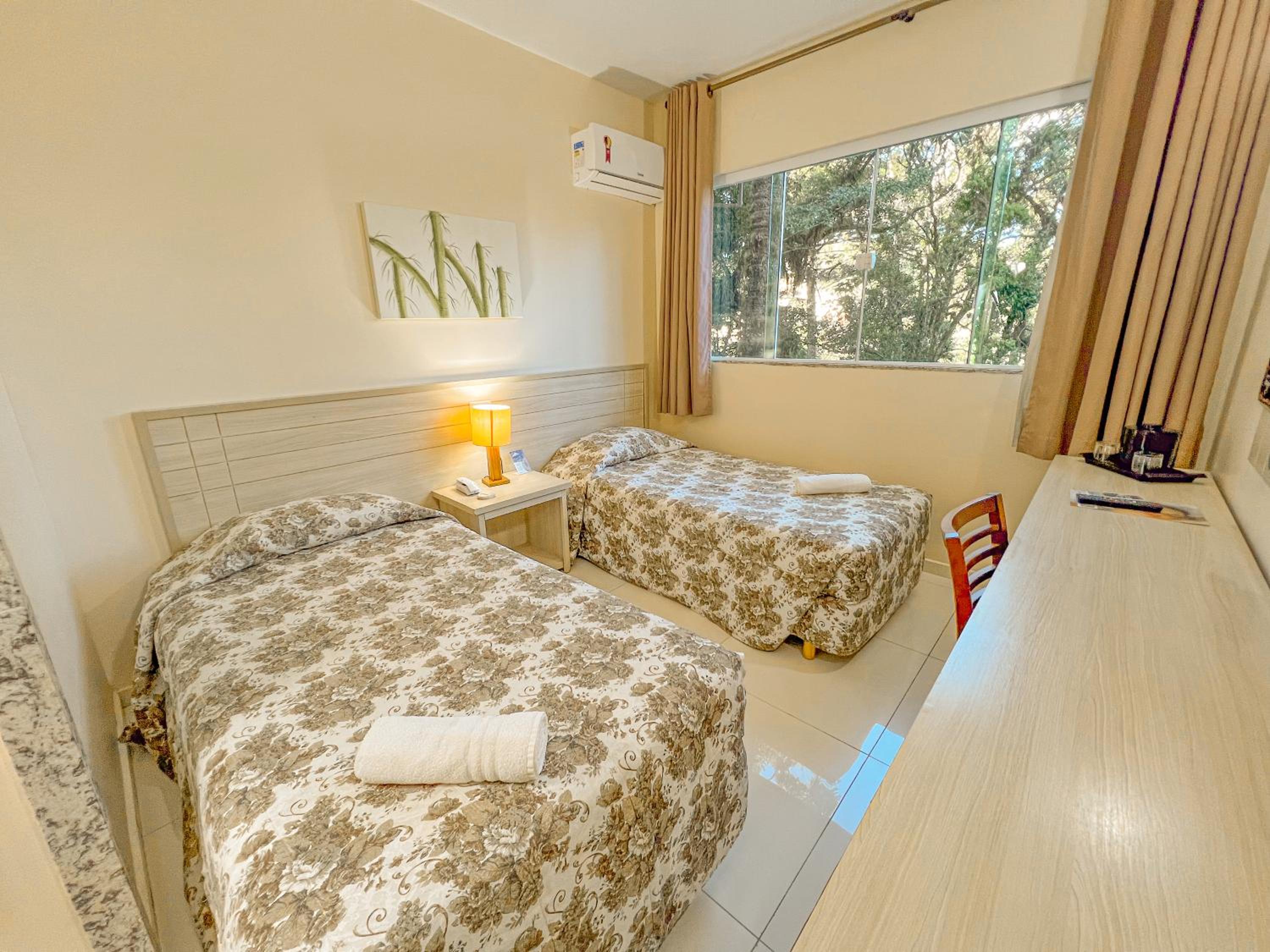 Superior Twin Room thumbnail 5