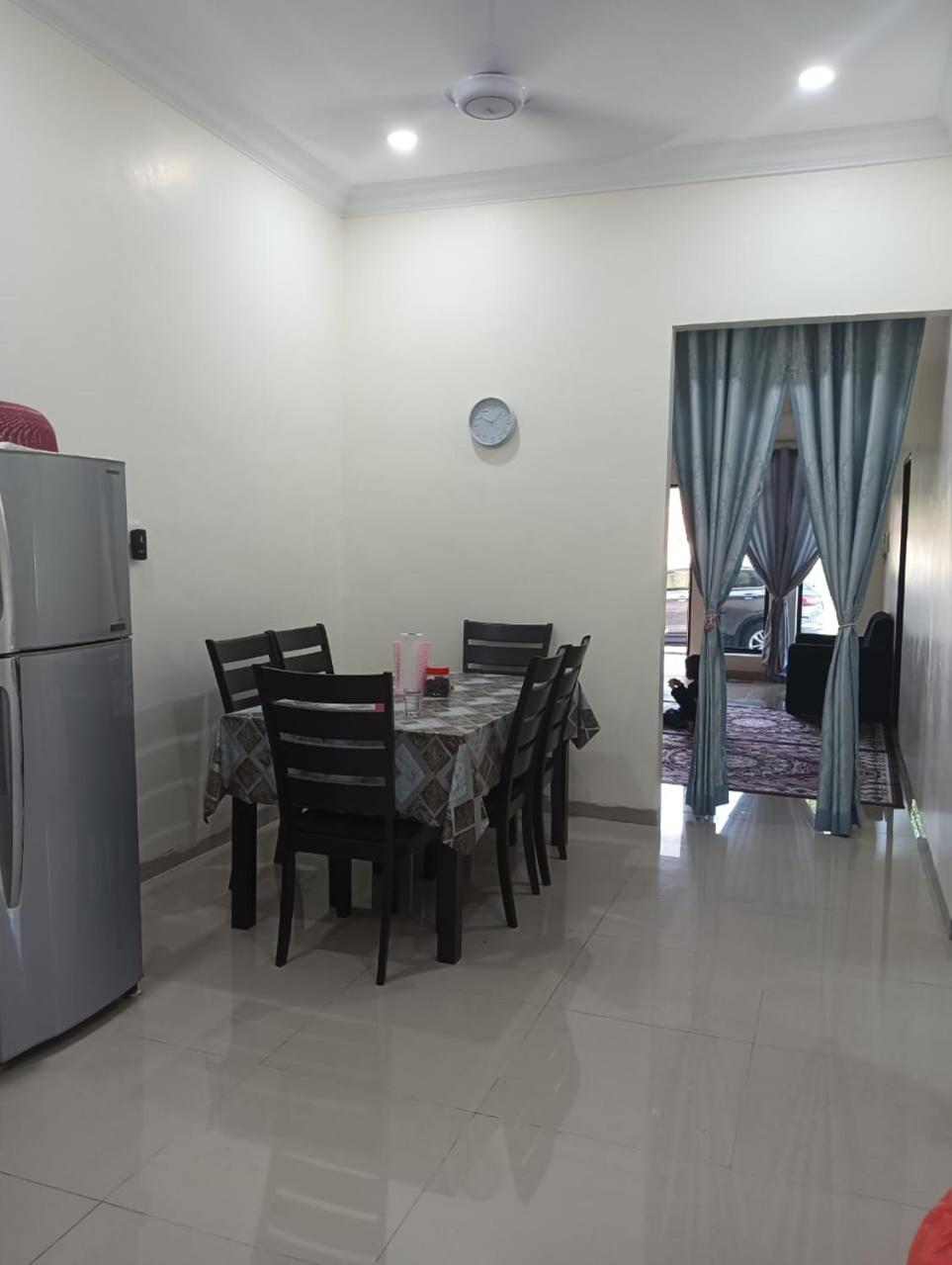 Three-Bedroom House photo 2