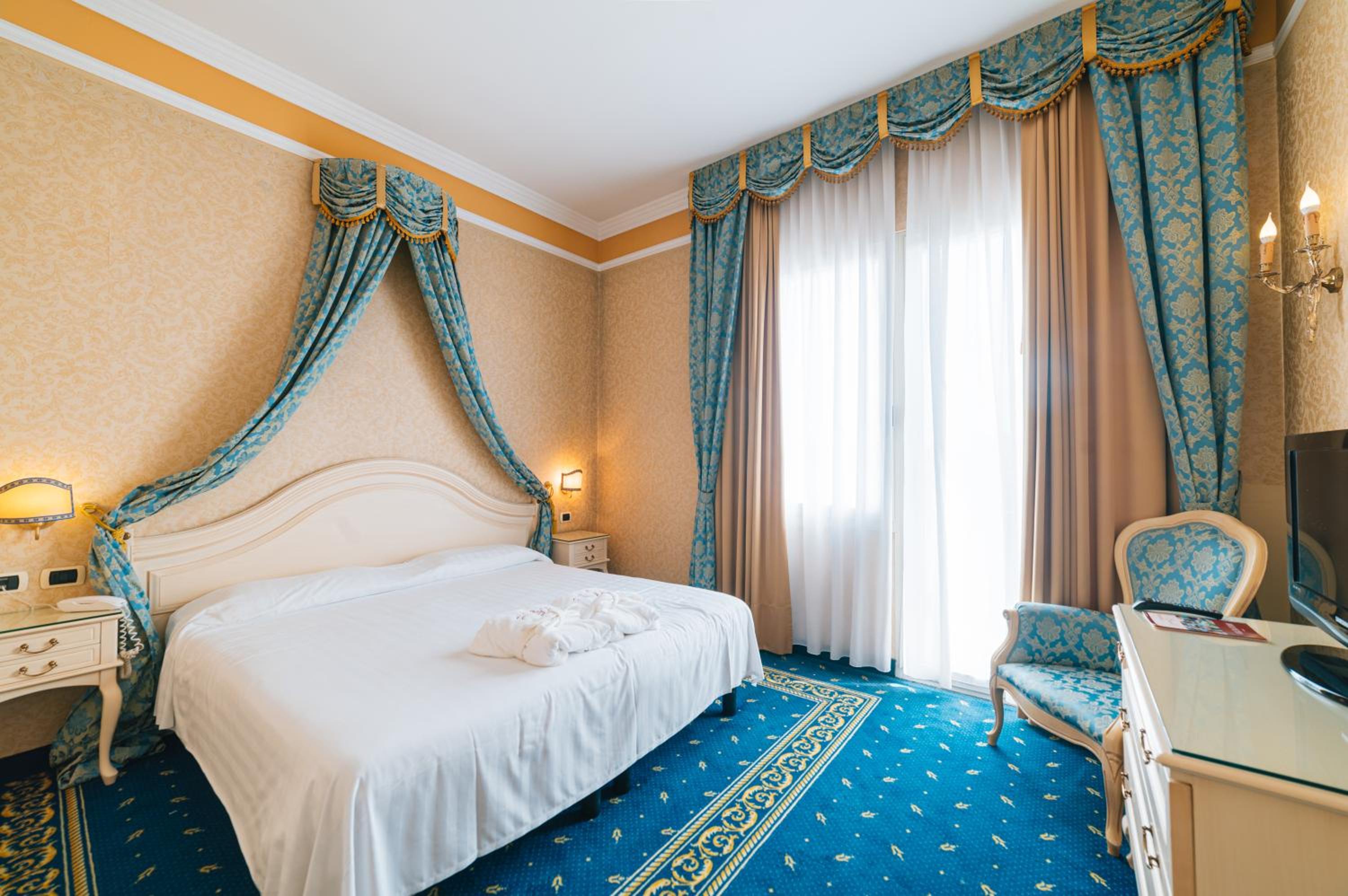 Suite - Photo 2