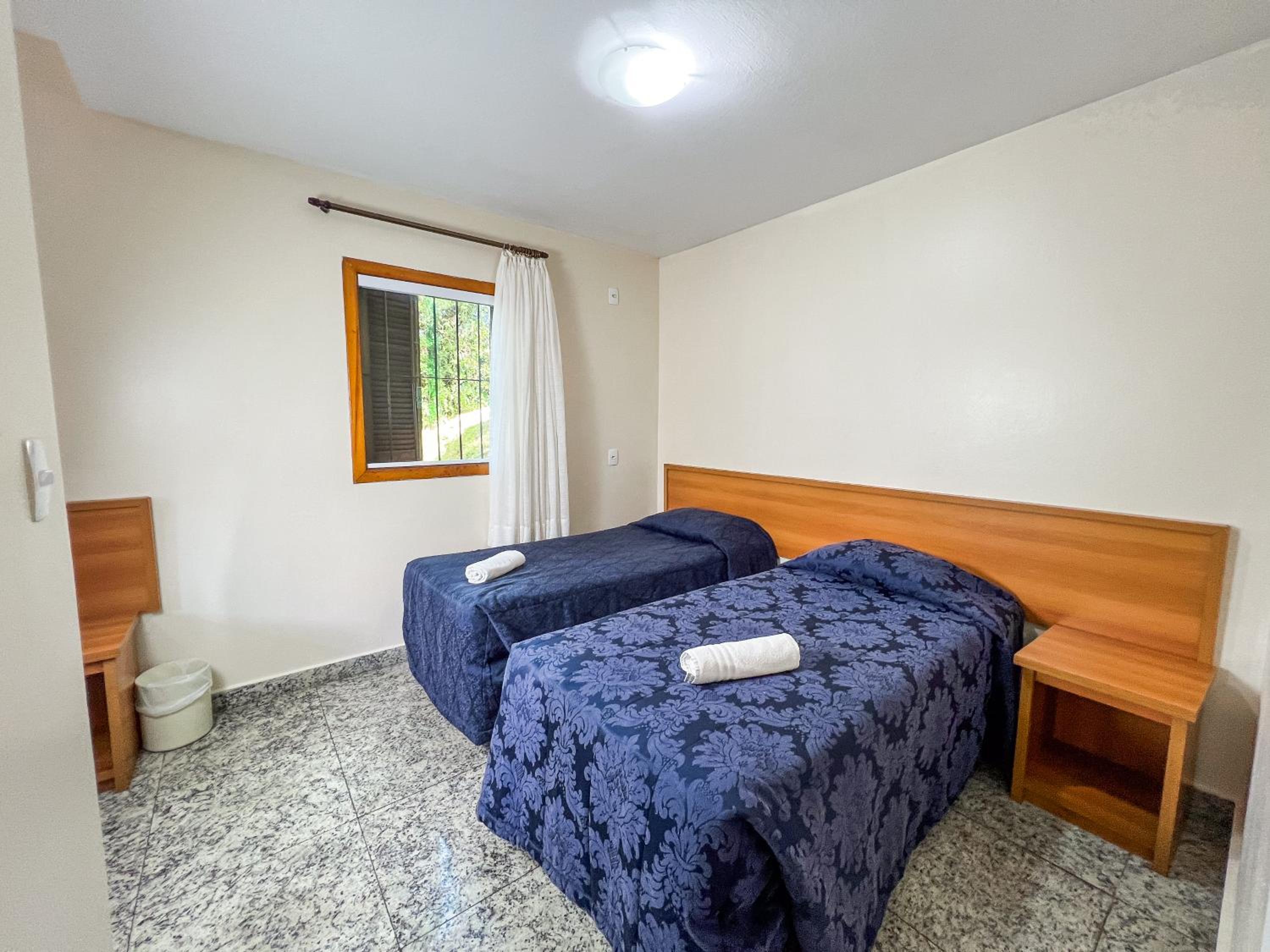 Standard Quadruple Room thumbnail 6