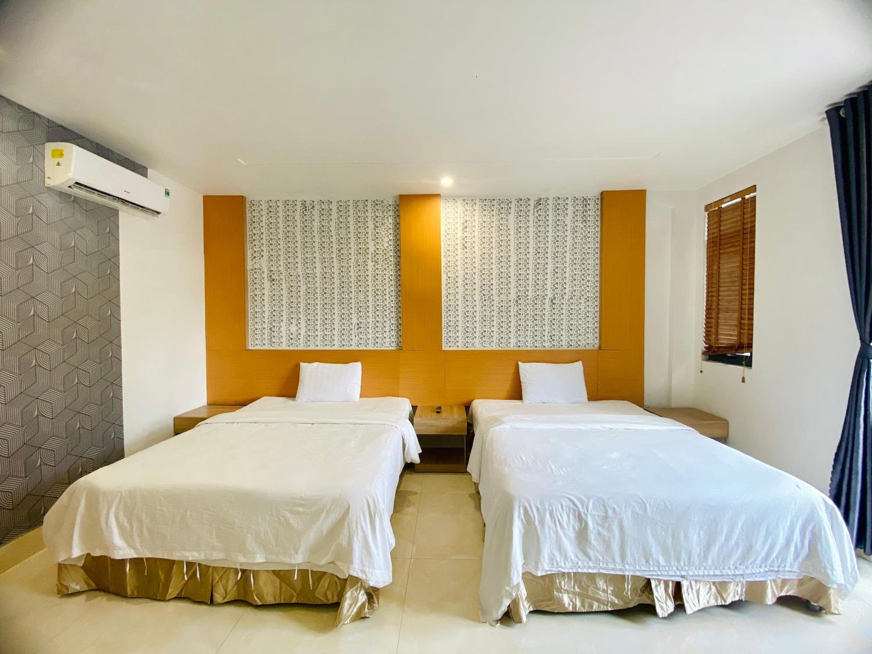 Family Room with Balcony photo 2