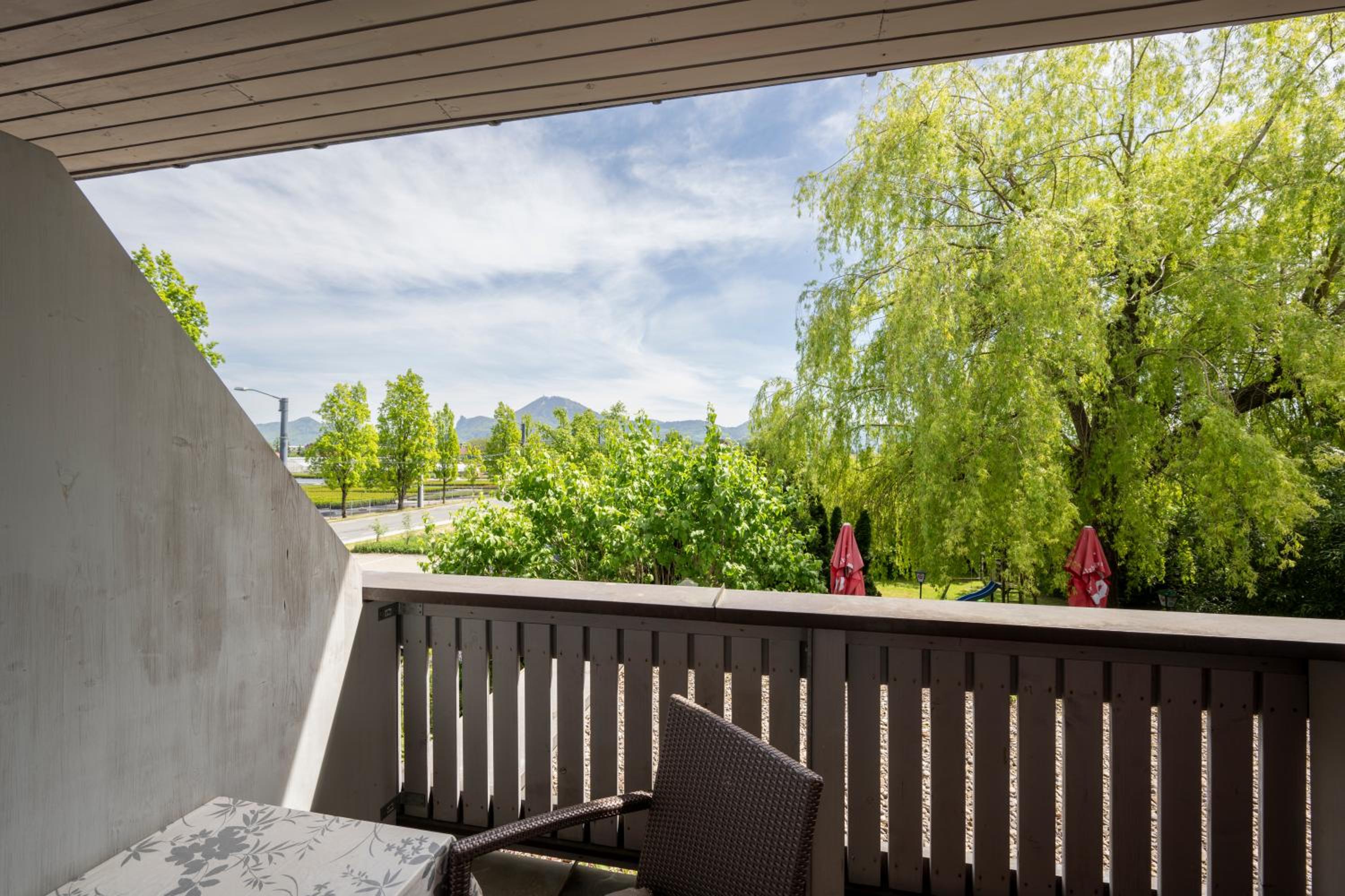 Double Room with Balcony - Photo 8