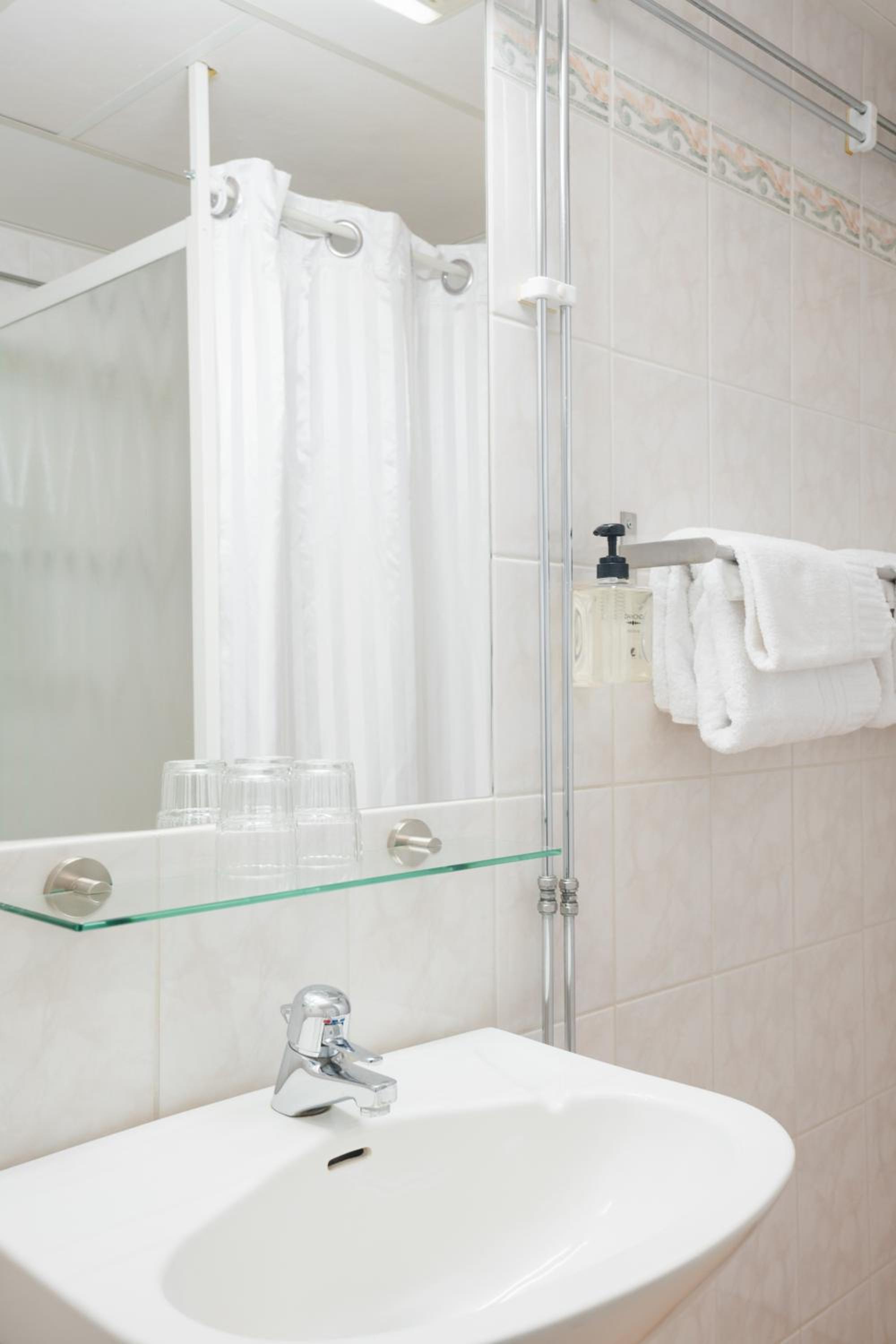 Small Double Room - Photo 6