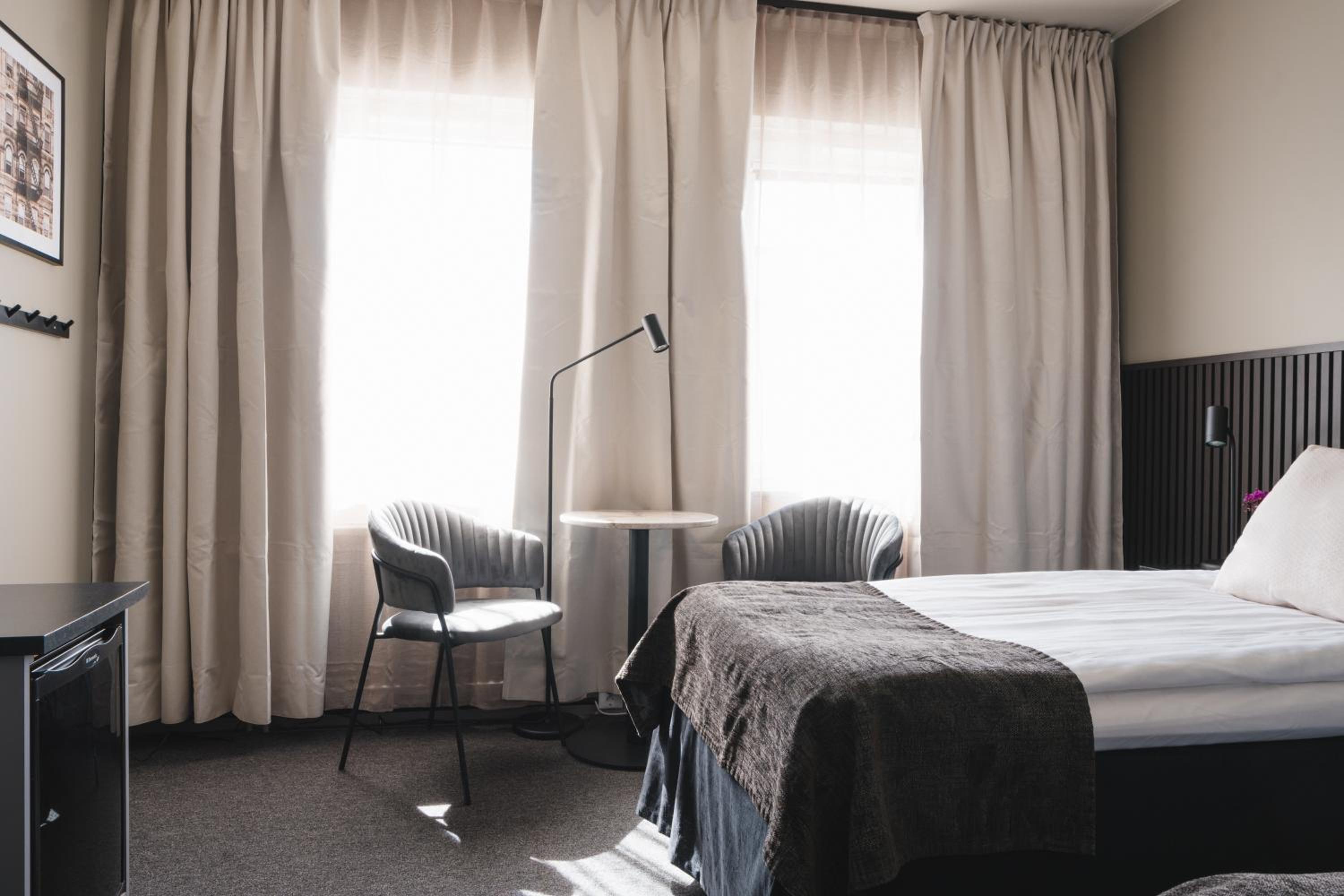 Standard Twin Room - Photo 7
