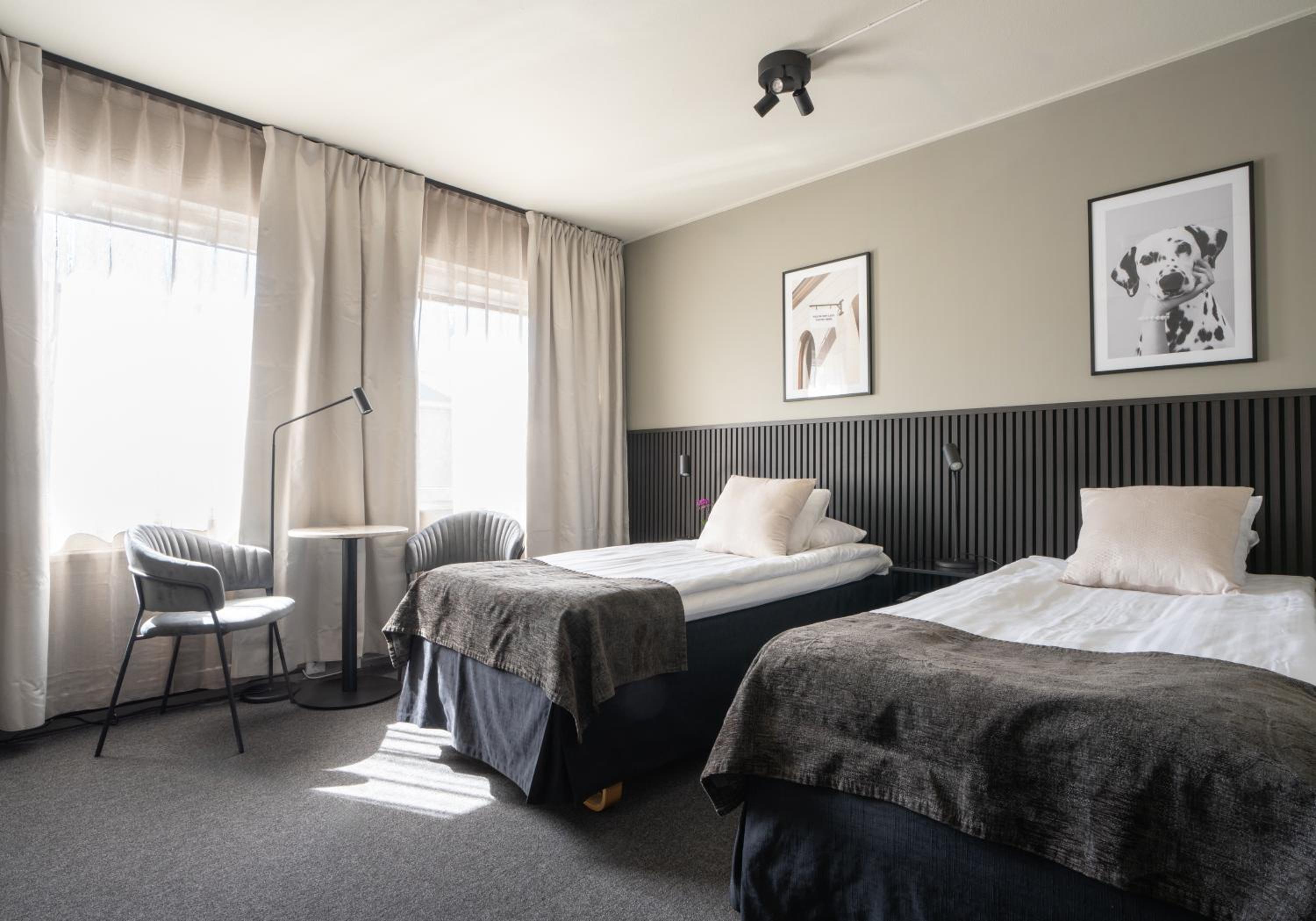 Standard Twin Room - Photo 1