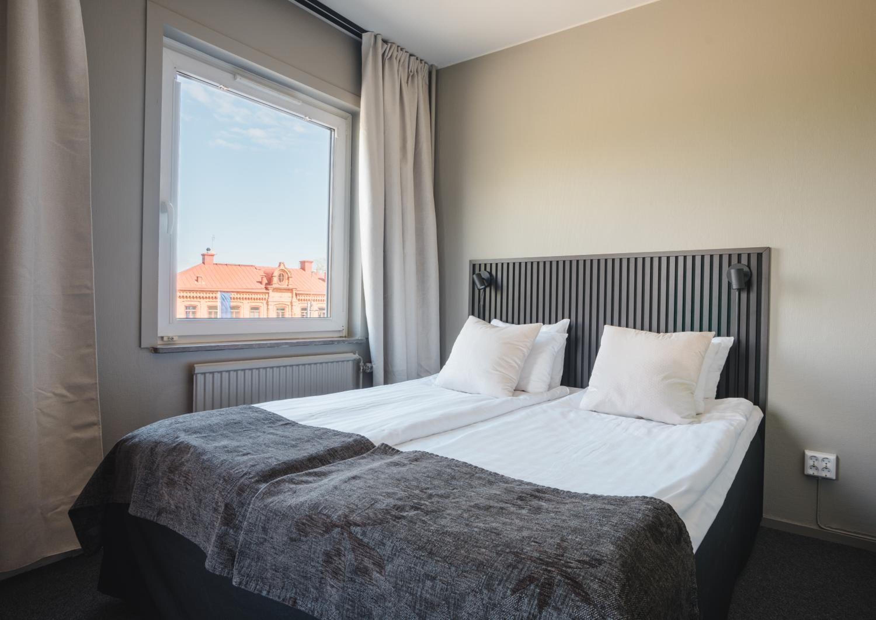 Small Double Room - Photo 5
