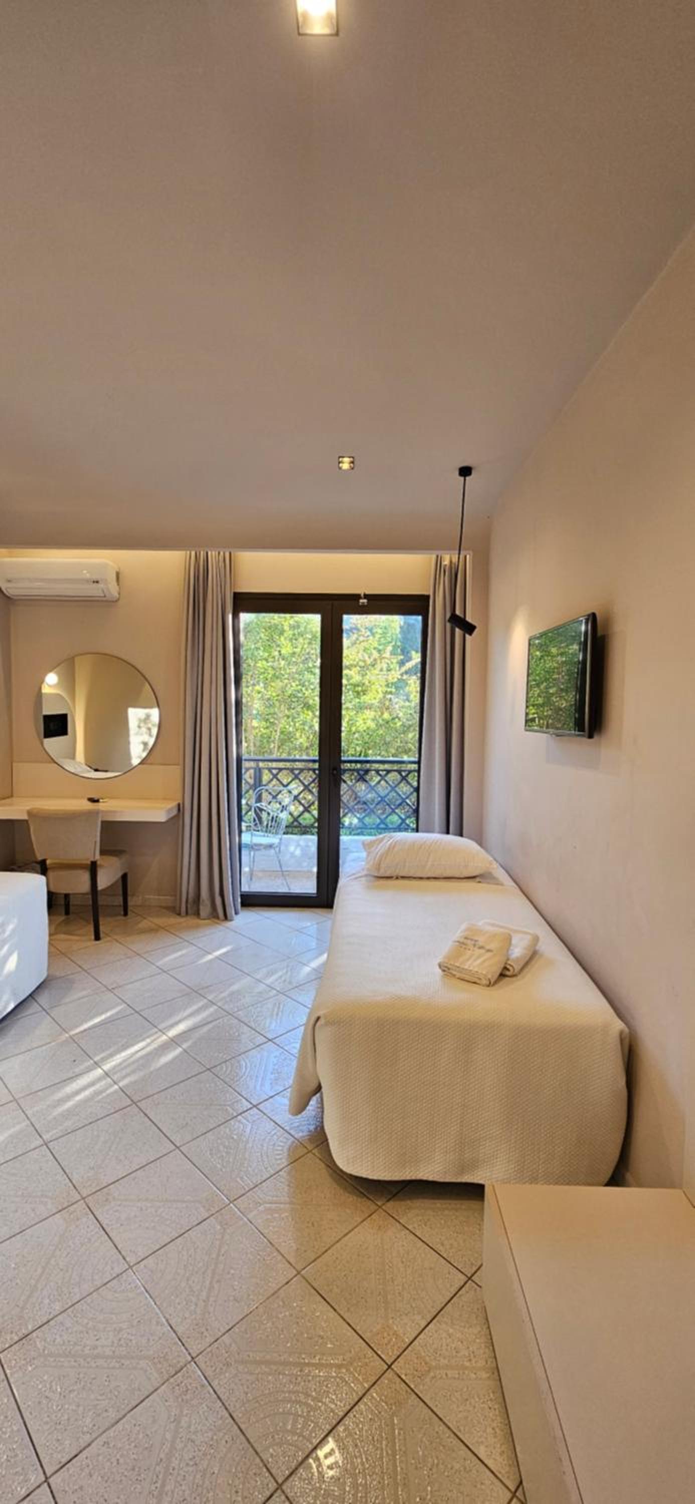 Standard Triple Room - Photo 15