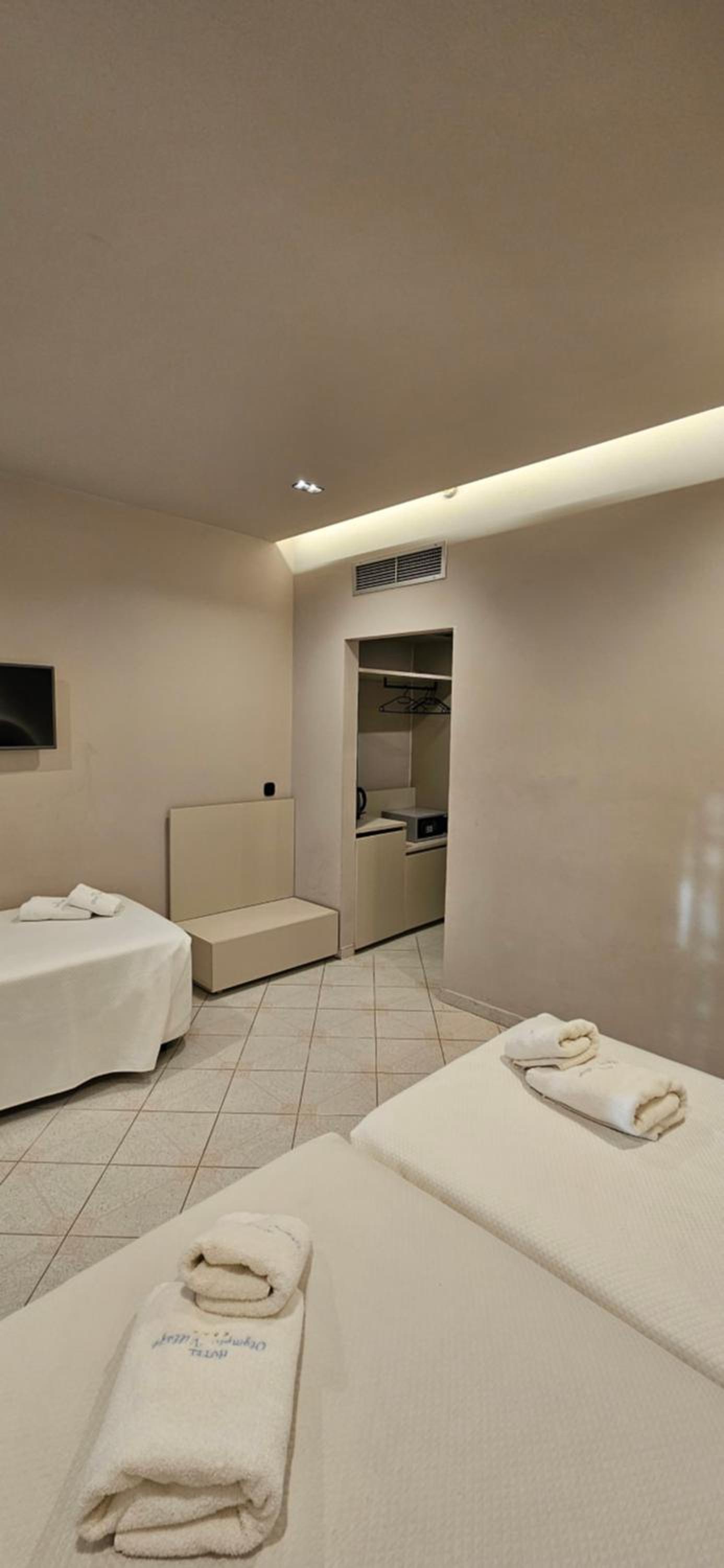 Standard Triple Room - Photo 13