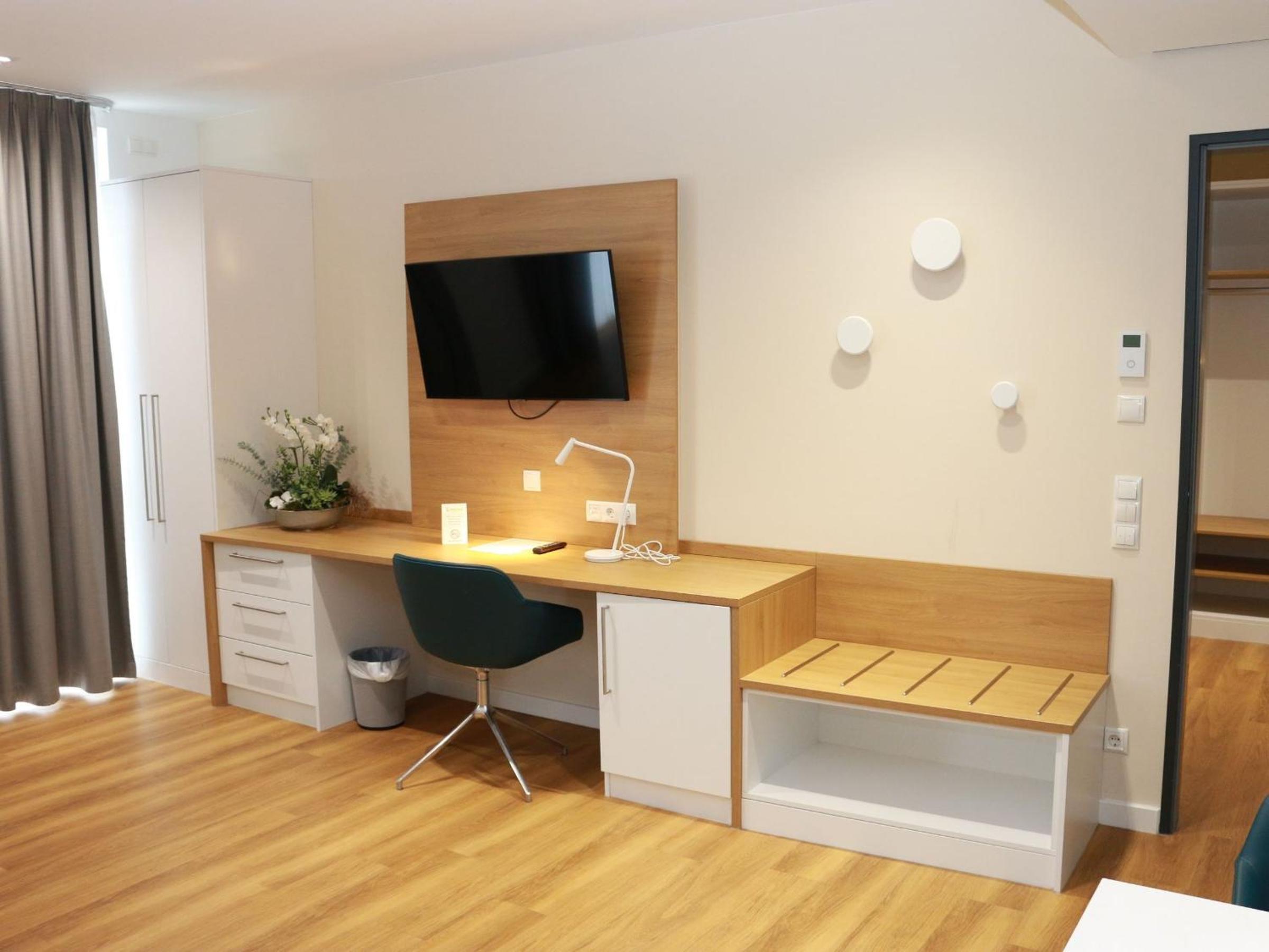 Family Room with Bathroom photo 2