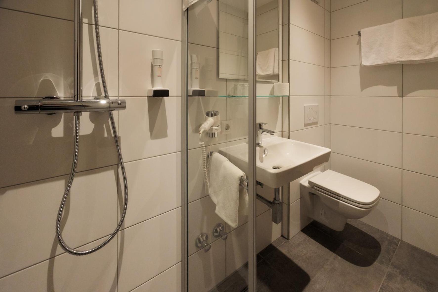 Premium Triple Room - Photo 16