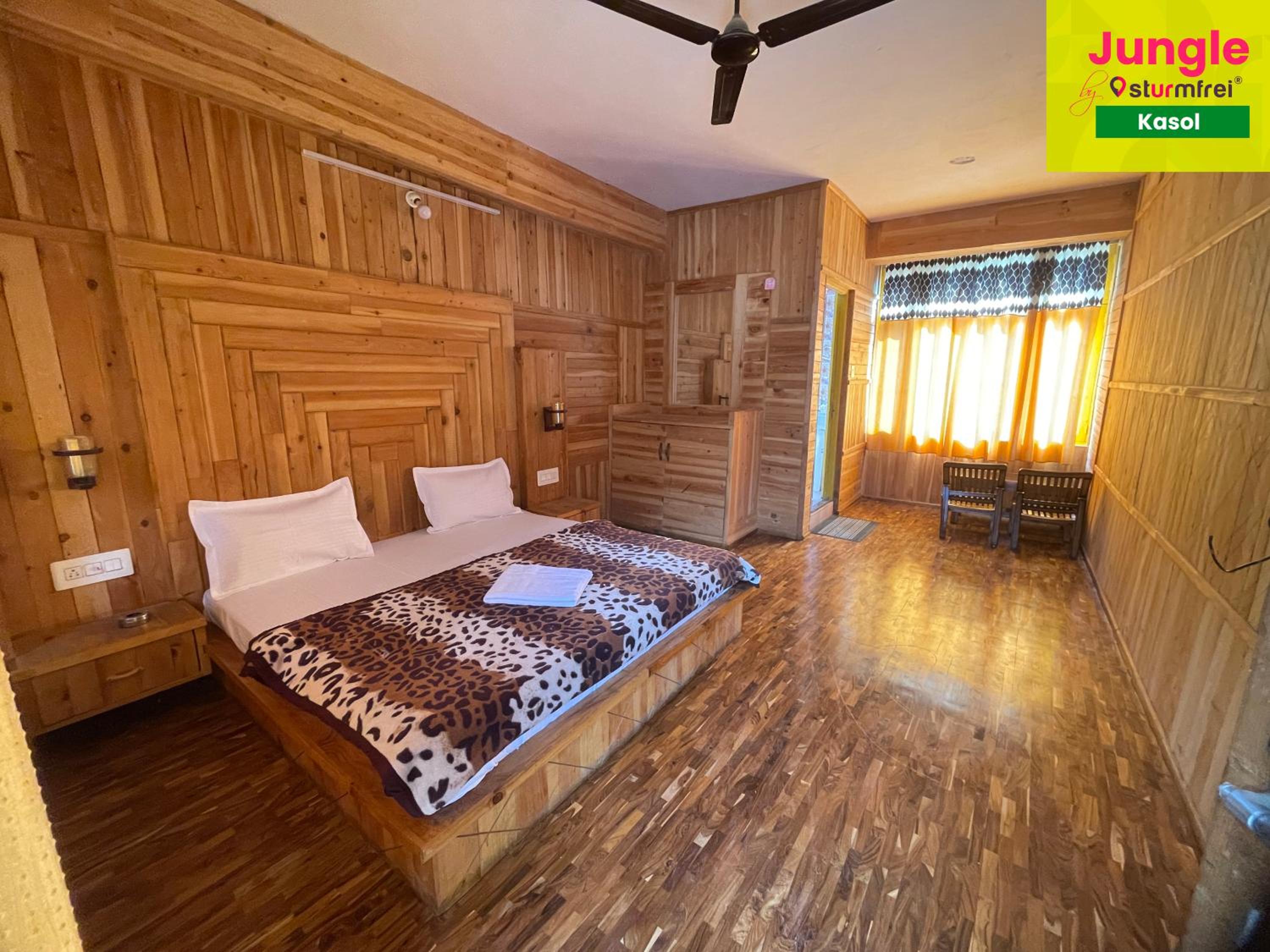 Deluxe Double Room with Balcony photo 1