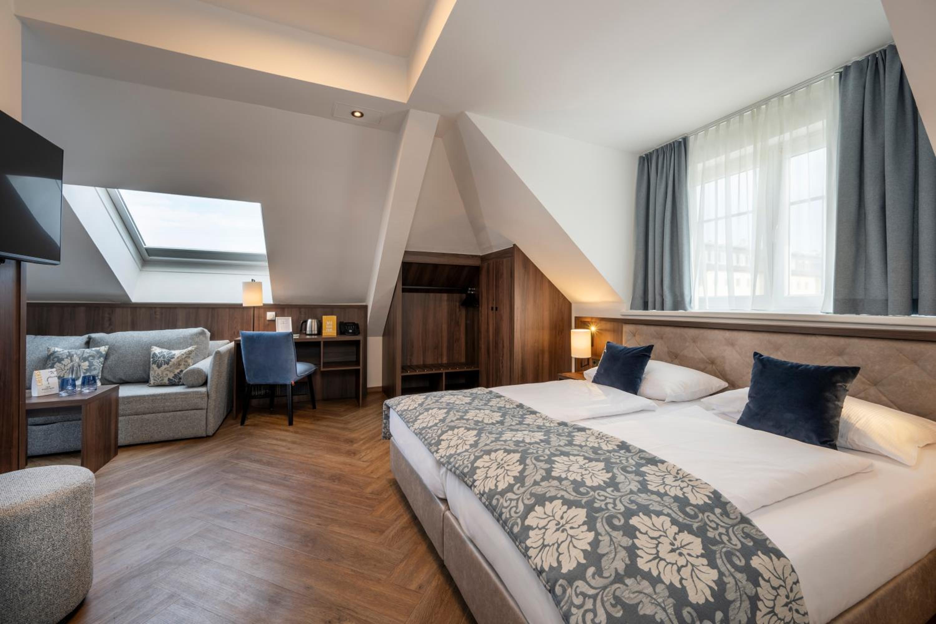 Premium Double Room - Photo 9