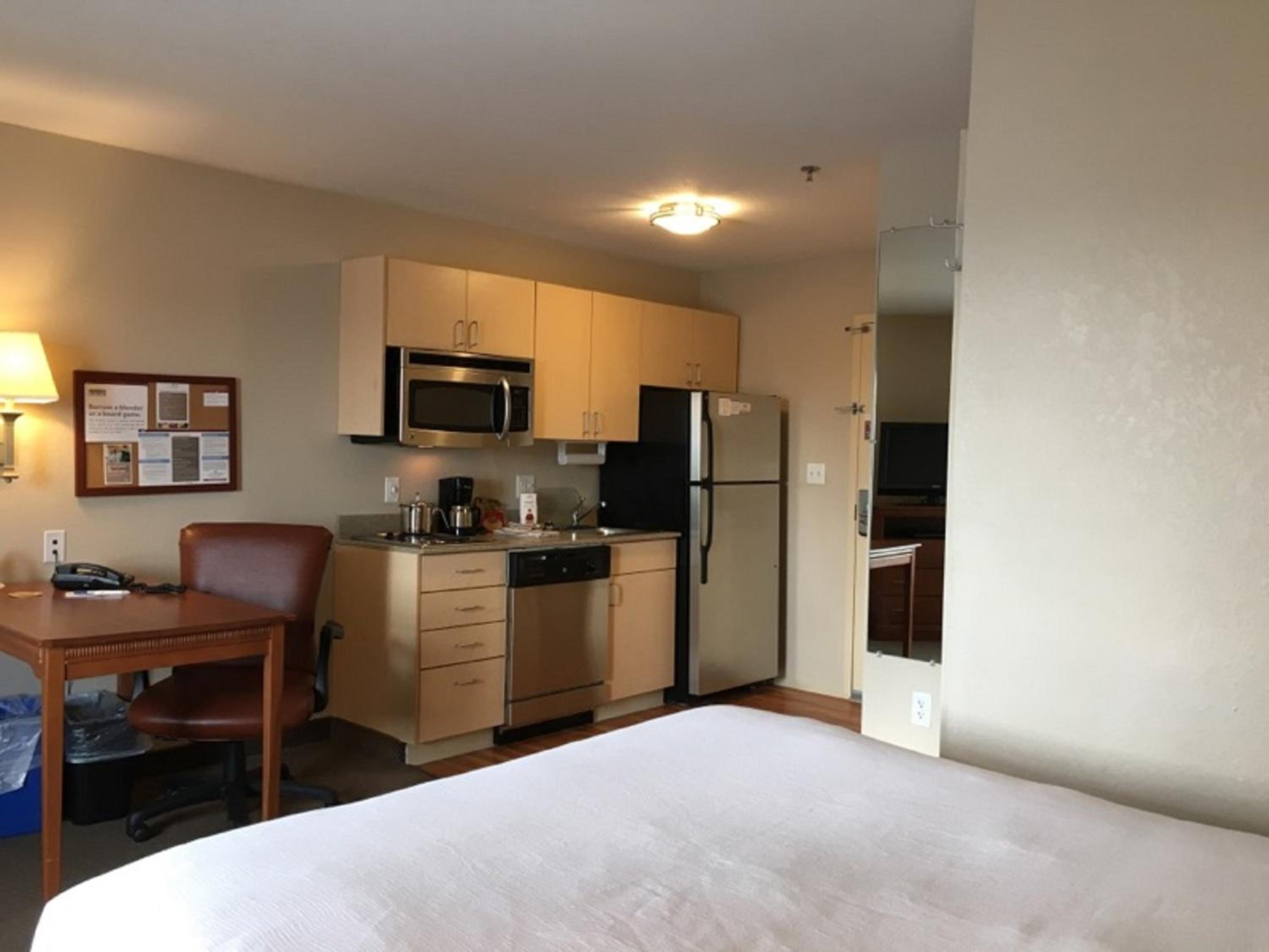 Studio Suite with Two Queen Beds and Hearing Mobility Accessible Tub