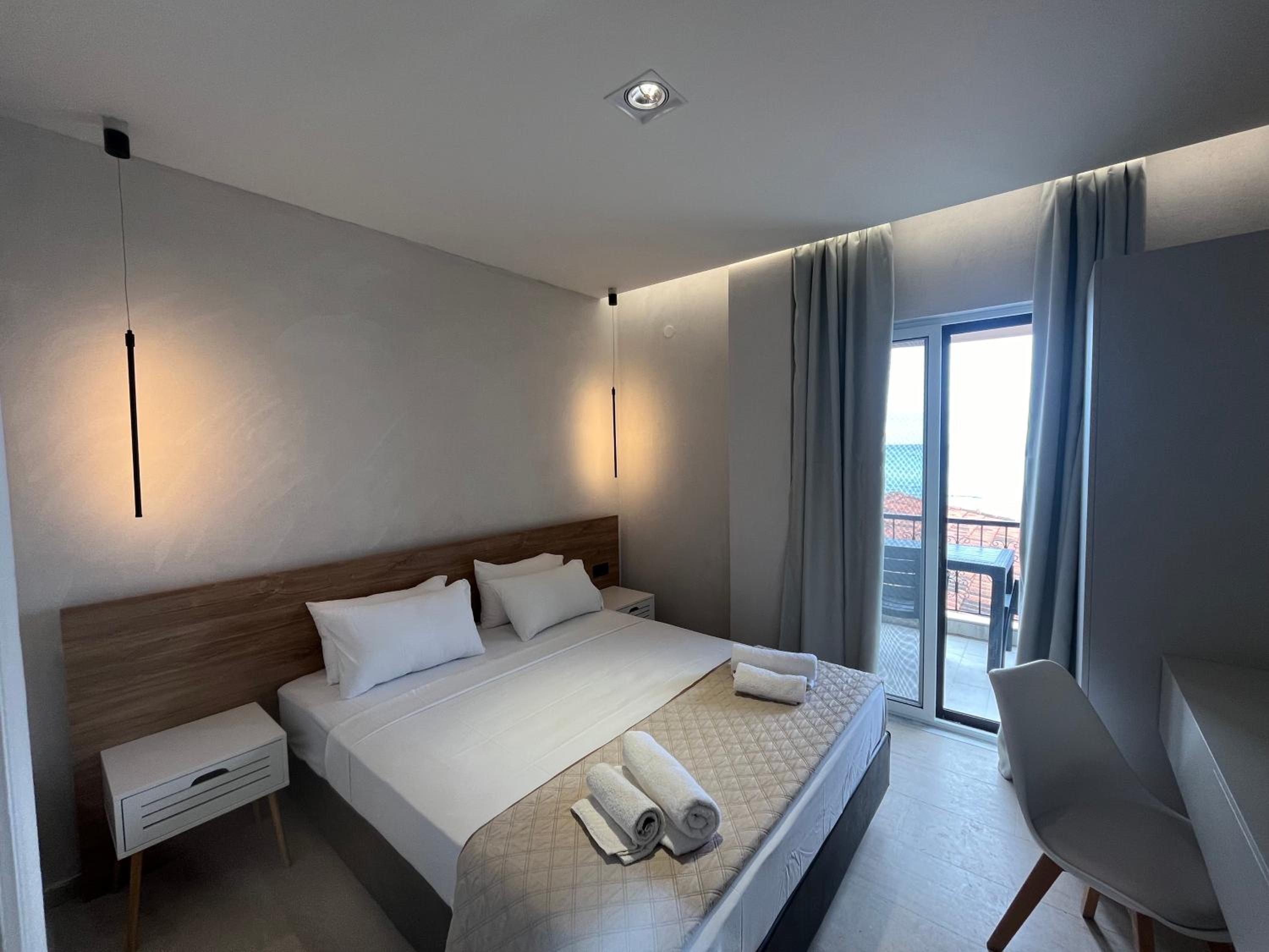 Large Double Room photo 1