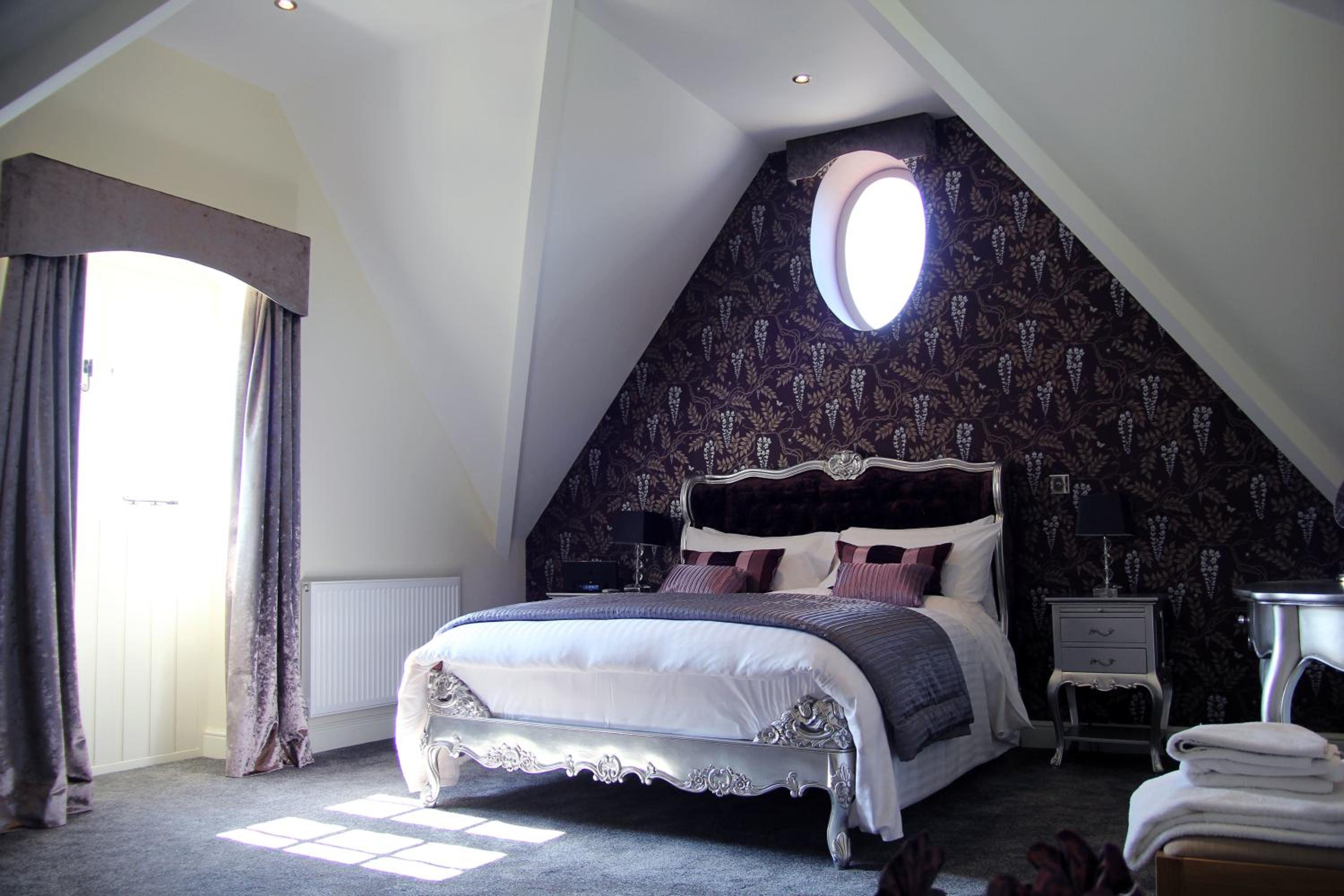Deluxe King Room photo 1