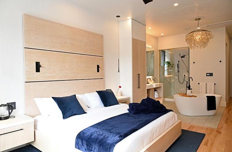 King Suite with Spa Bath