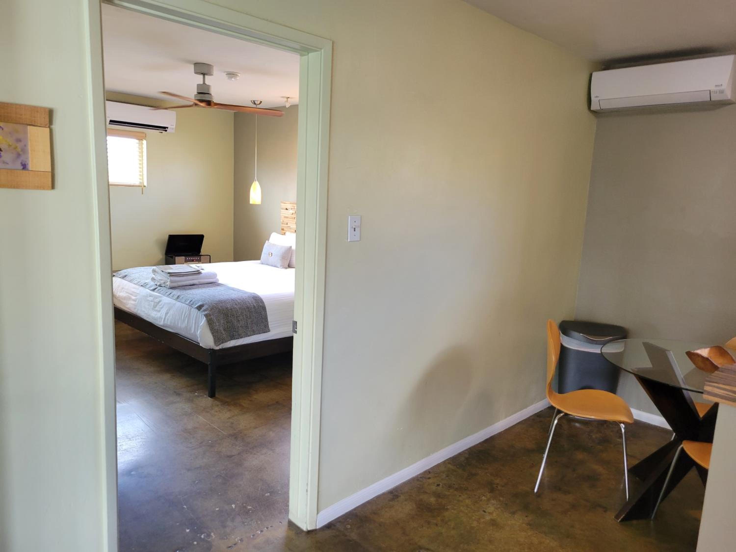 Deluxe King Suite photo 1