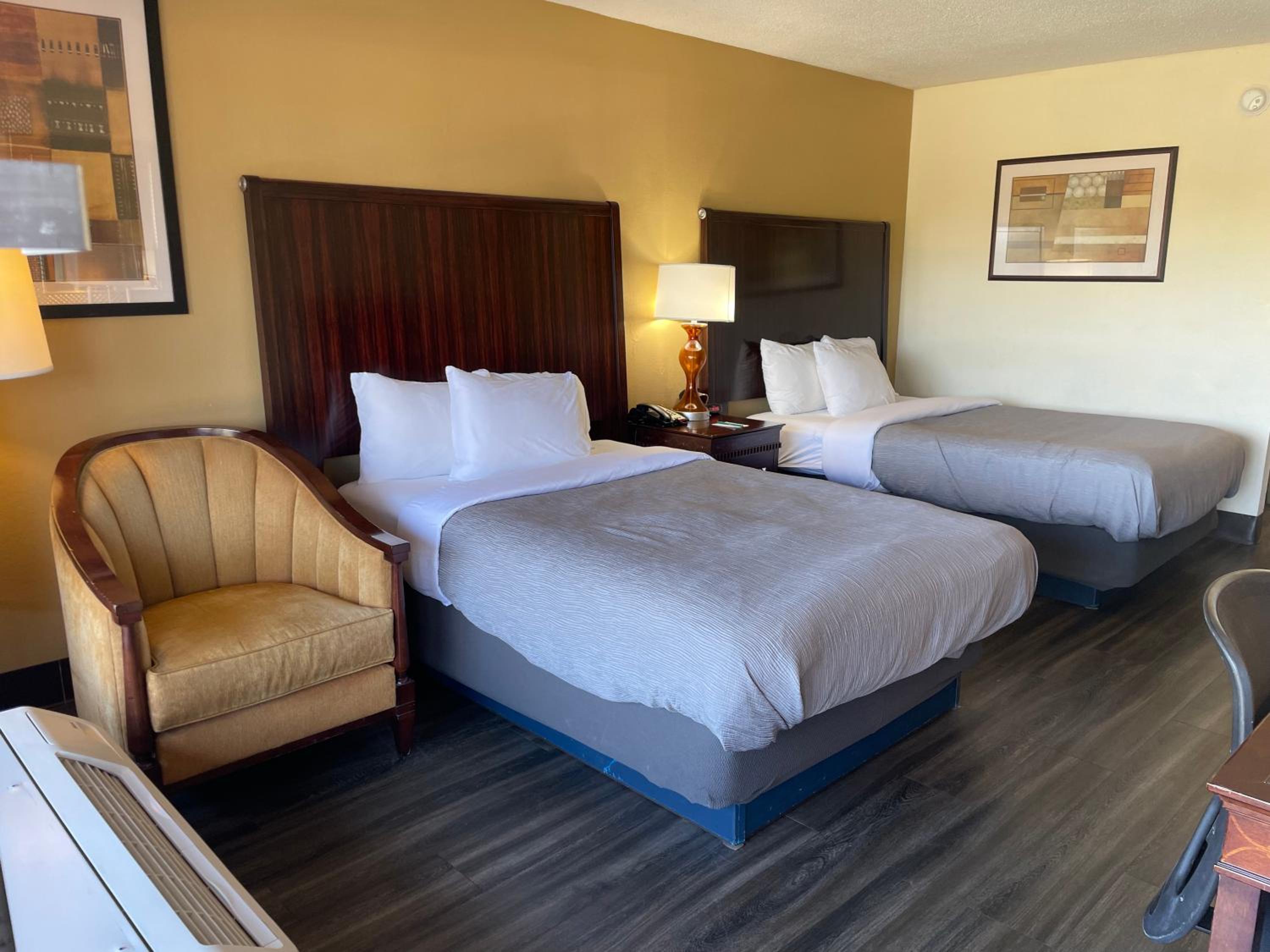 Double Room with Two Double Beds and Pool View - Non-Smoking - Photo 1