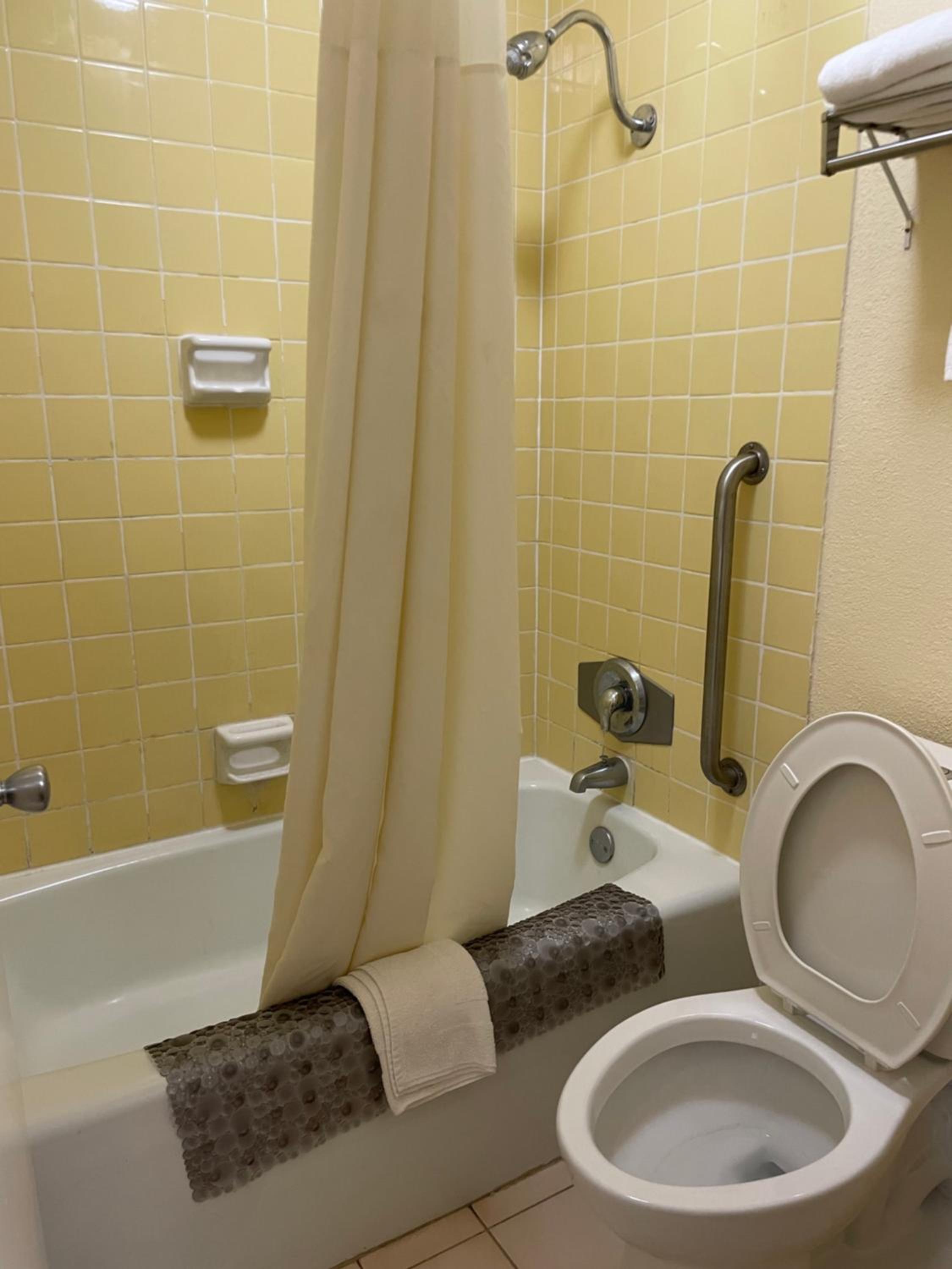 Double Room with Two Double Beds - Accessible/Non-Smoking - Photo 3