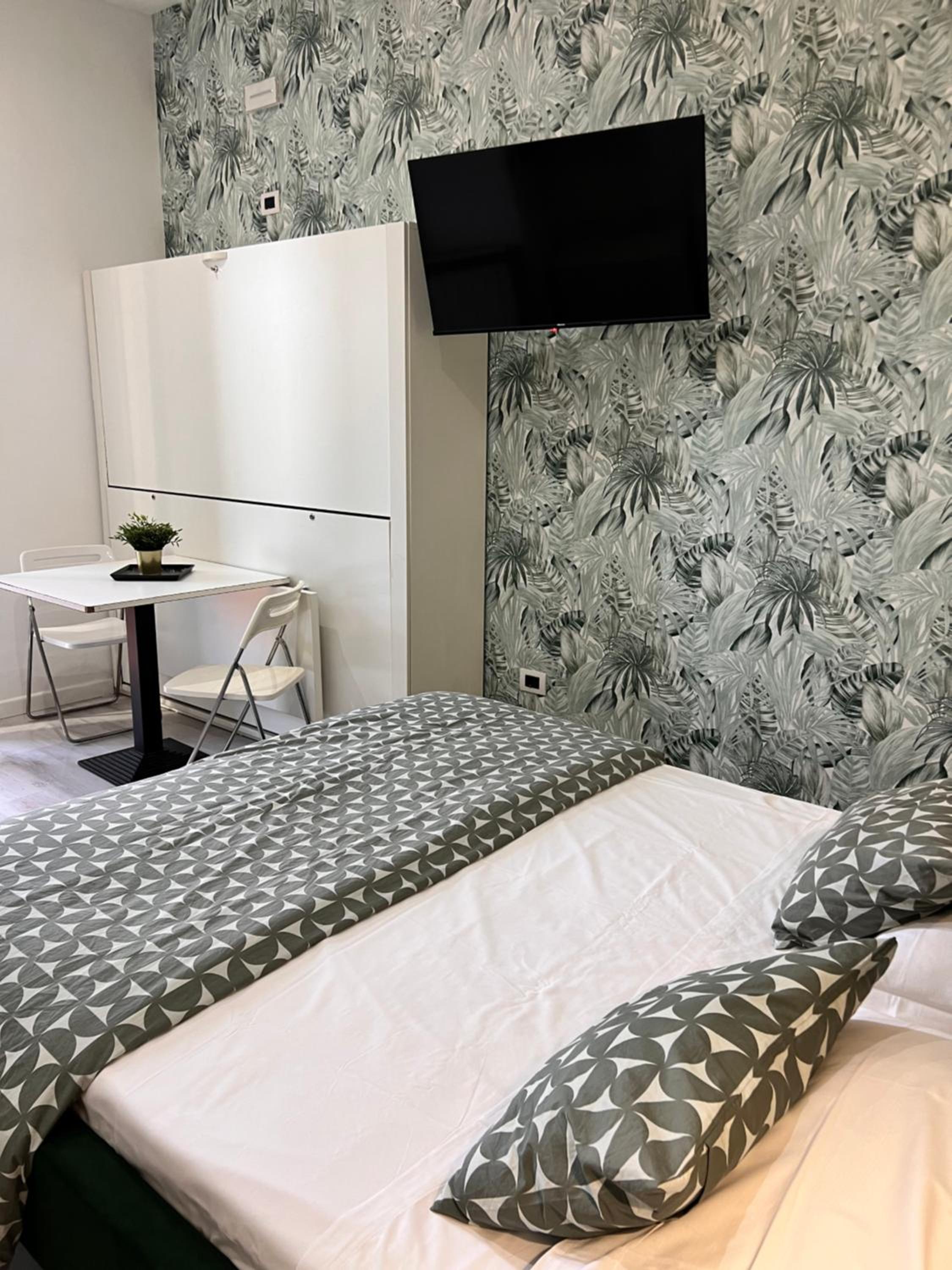 Quadruple Room with Balcony - Photo 14