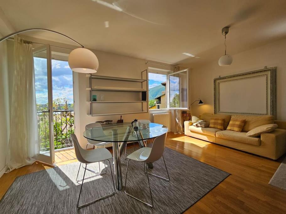 One-Bedroom Apartment with Lake View photo 1