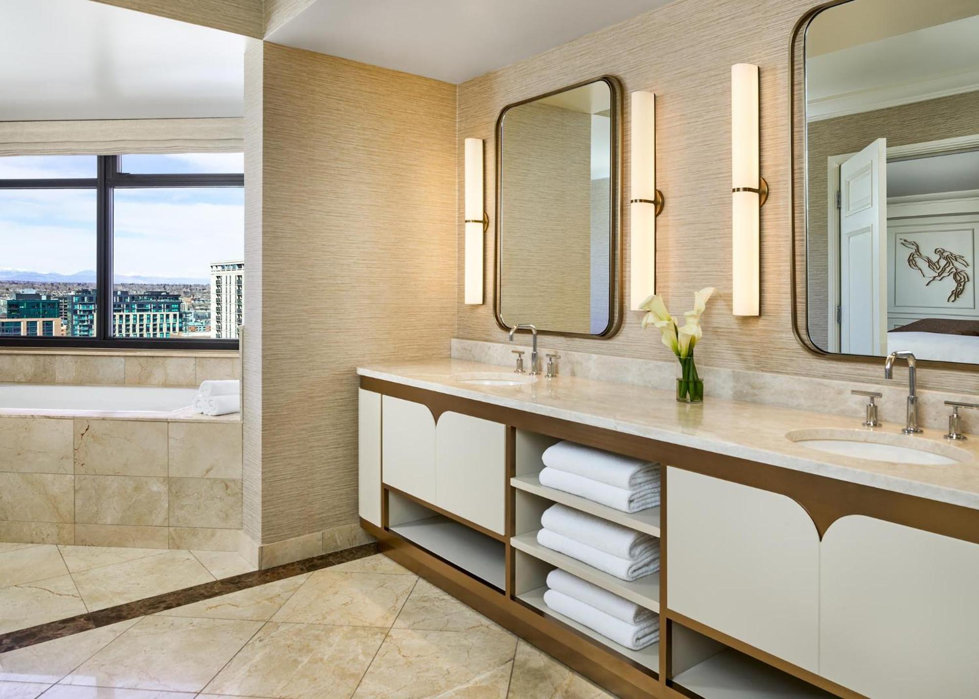 Newly Renovated Presidential Suite with King Bed and Sofa Bed photo 3