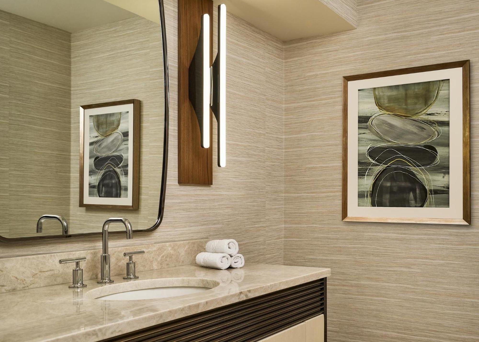 The Ritz-Carlton Suite - One-Bedroom King Suite - High Floor - Photo 2