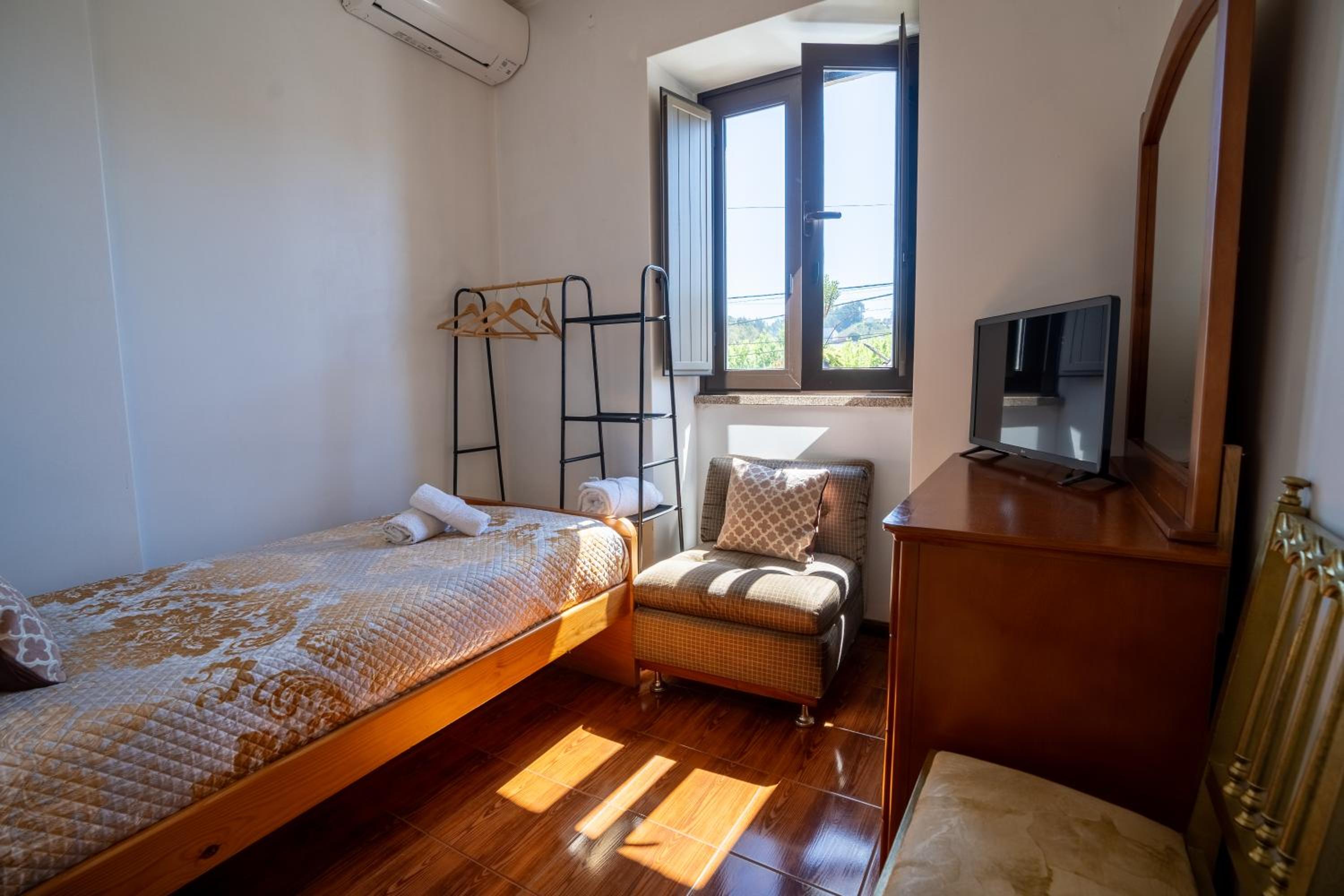 Single Room with Private External Bathroom photo 2