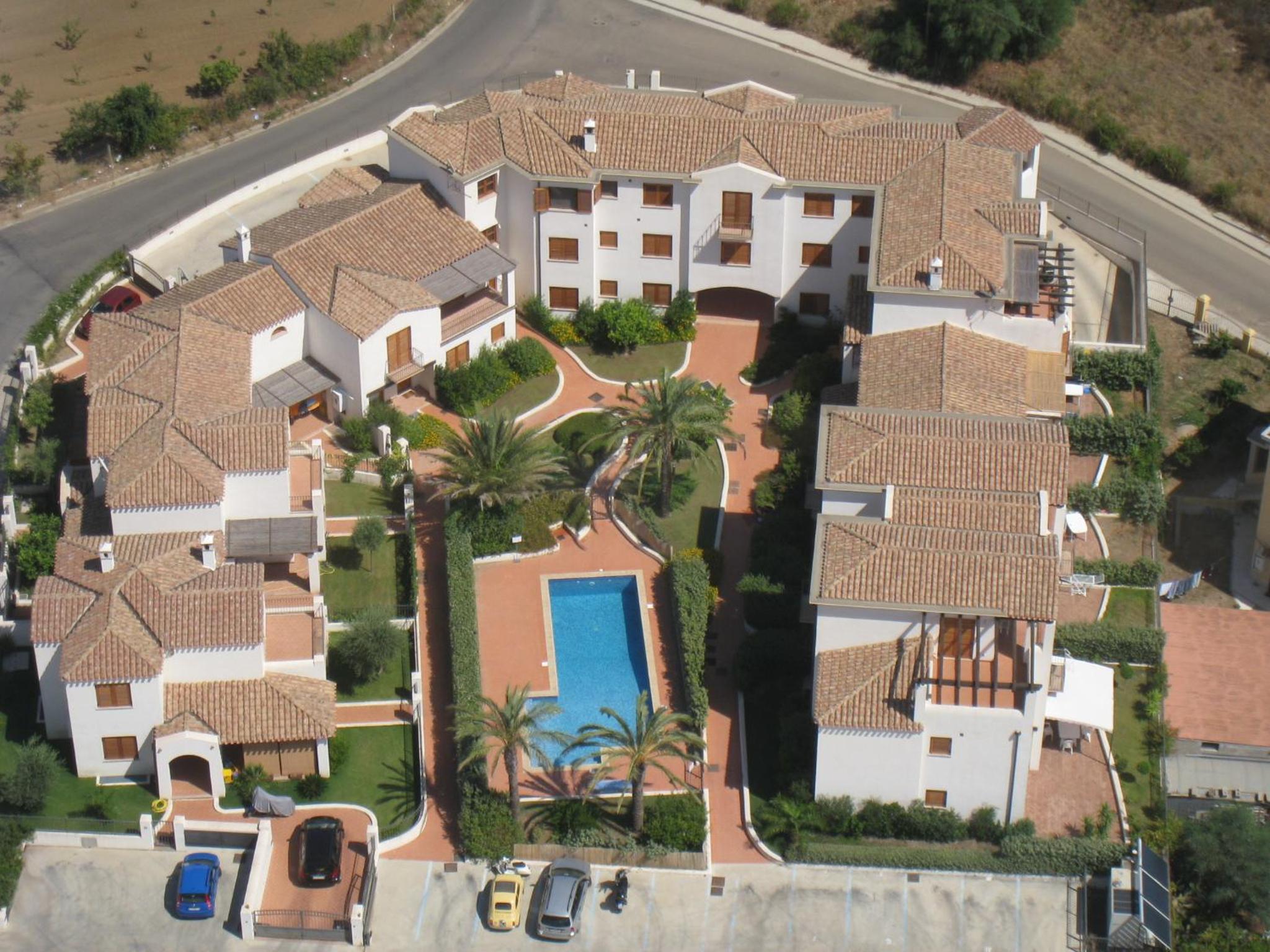 One-Bedroom Apartment photo 2