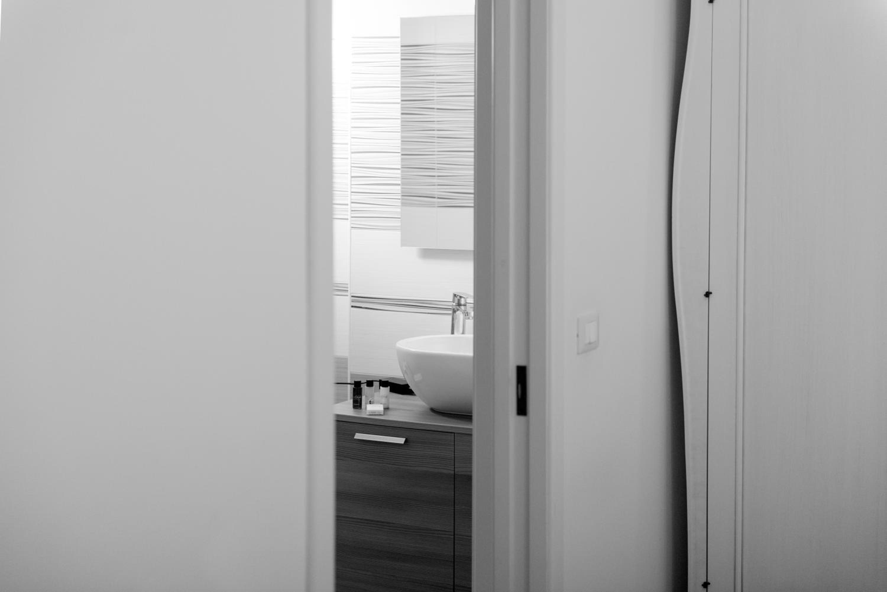 King Room with Balcony - Photo 25