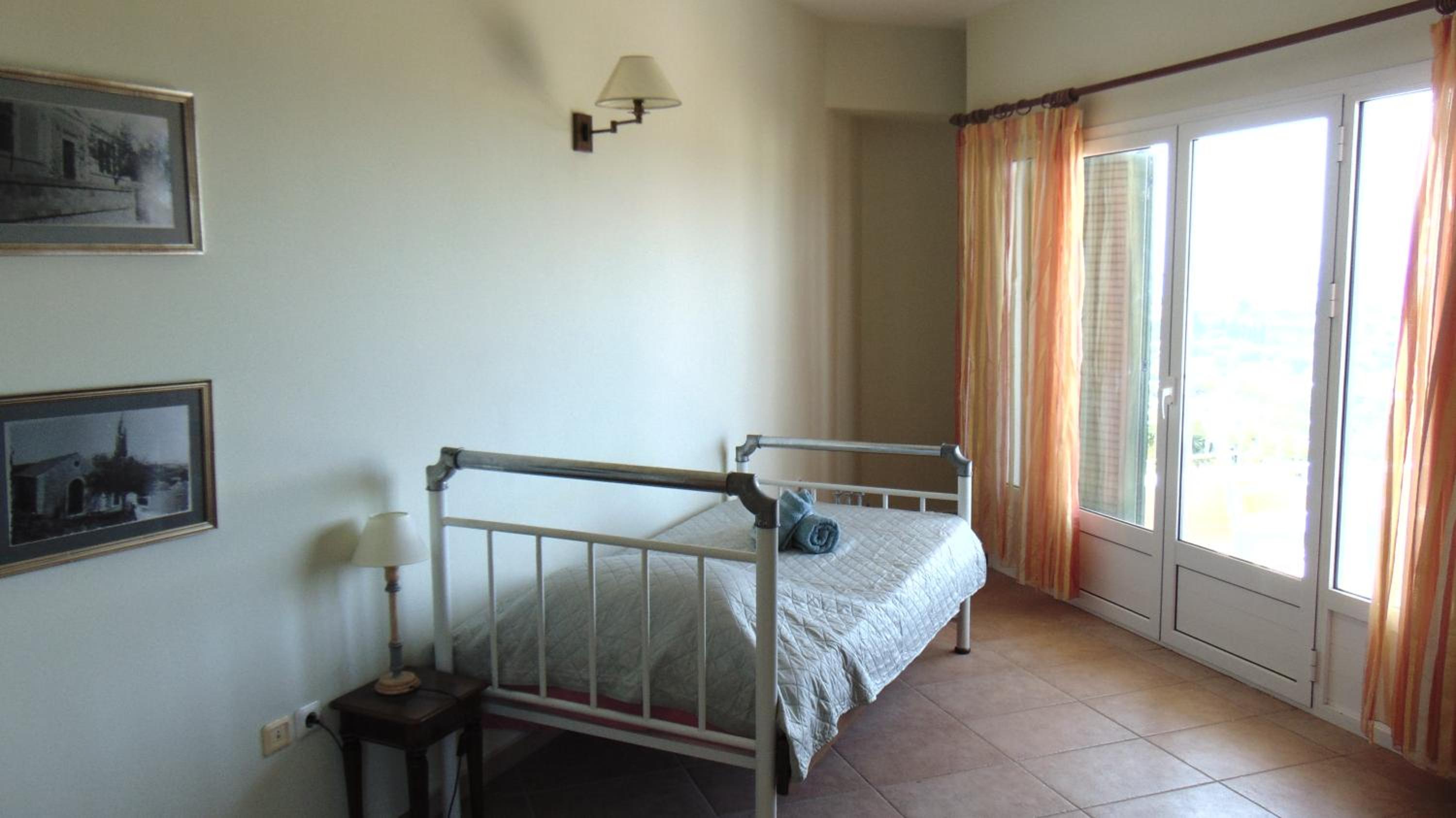 Three-Bedroom Villa photo 2
