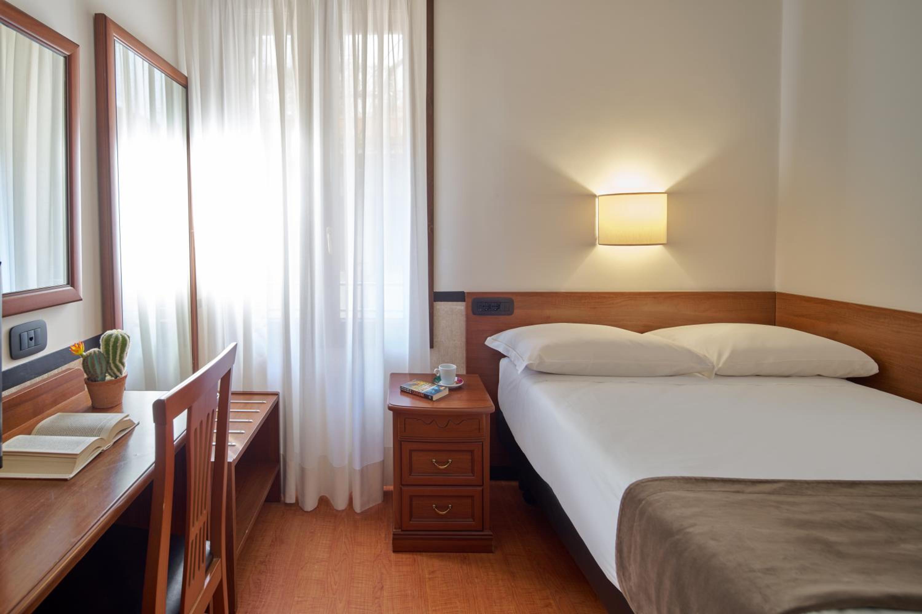 Economy Double Room photo 3