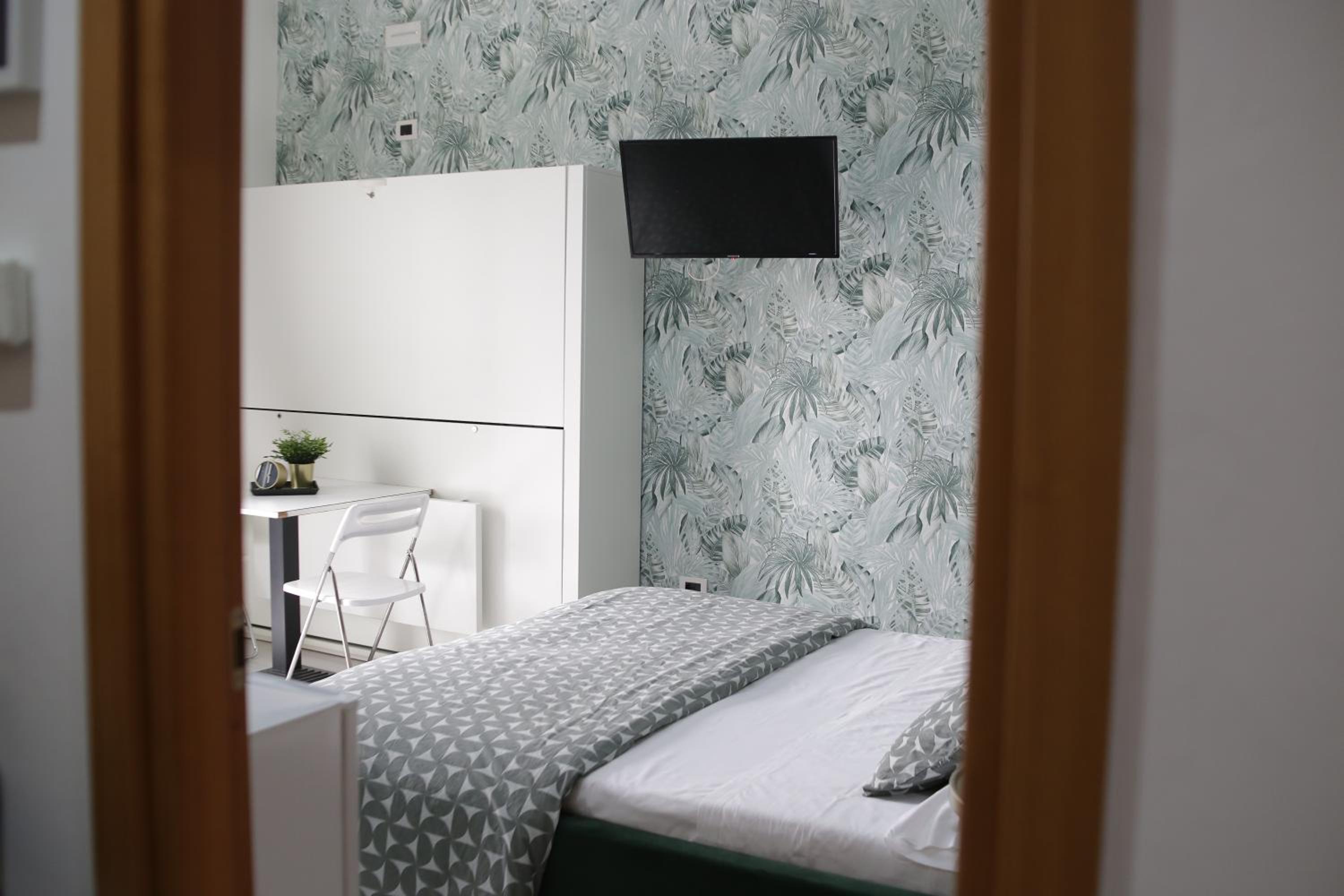 Quadruple Room with Balcony - Photo 6
